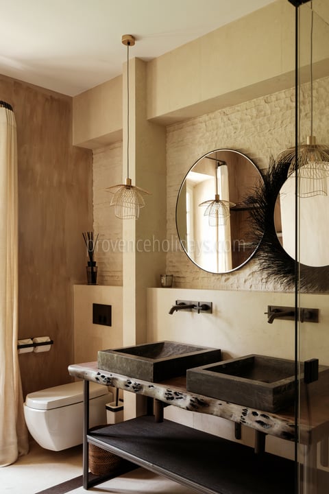 24 - Mas de Maussane: Villa: Bathroom