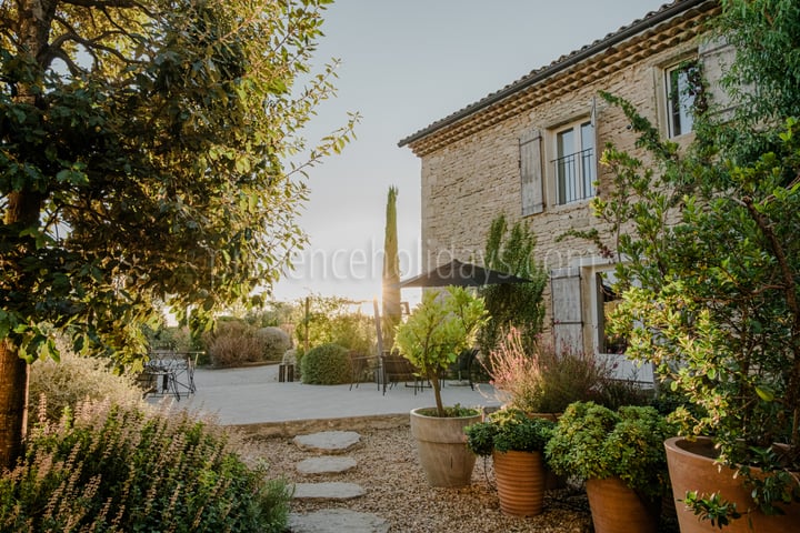 Luxury Holiday Home with Heated Pool in Gordes