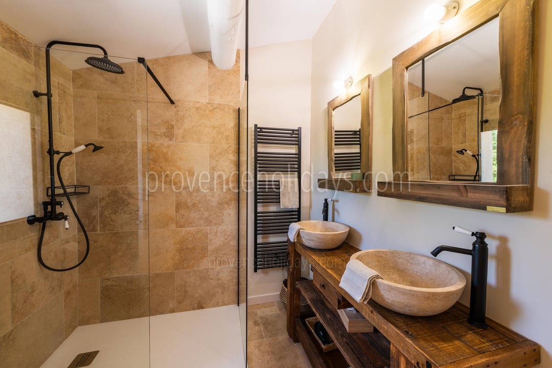 110 - Bastide Gergouven: Villa: Bathroom 9