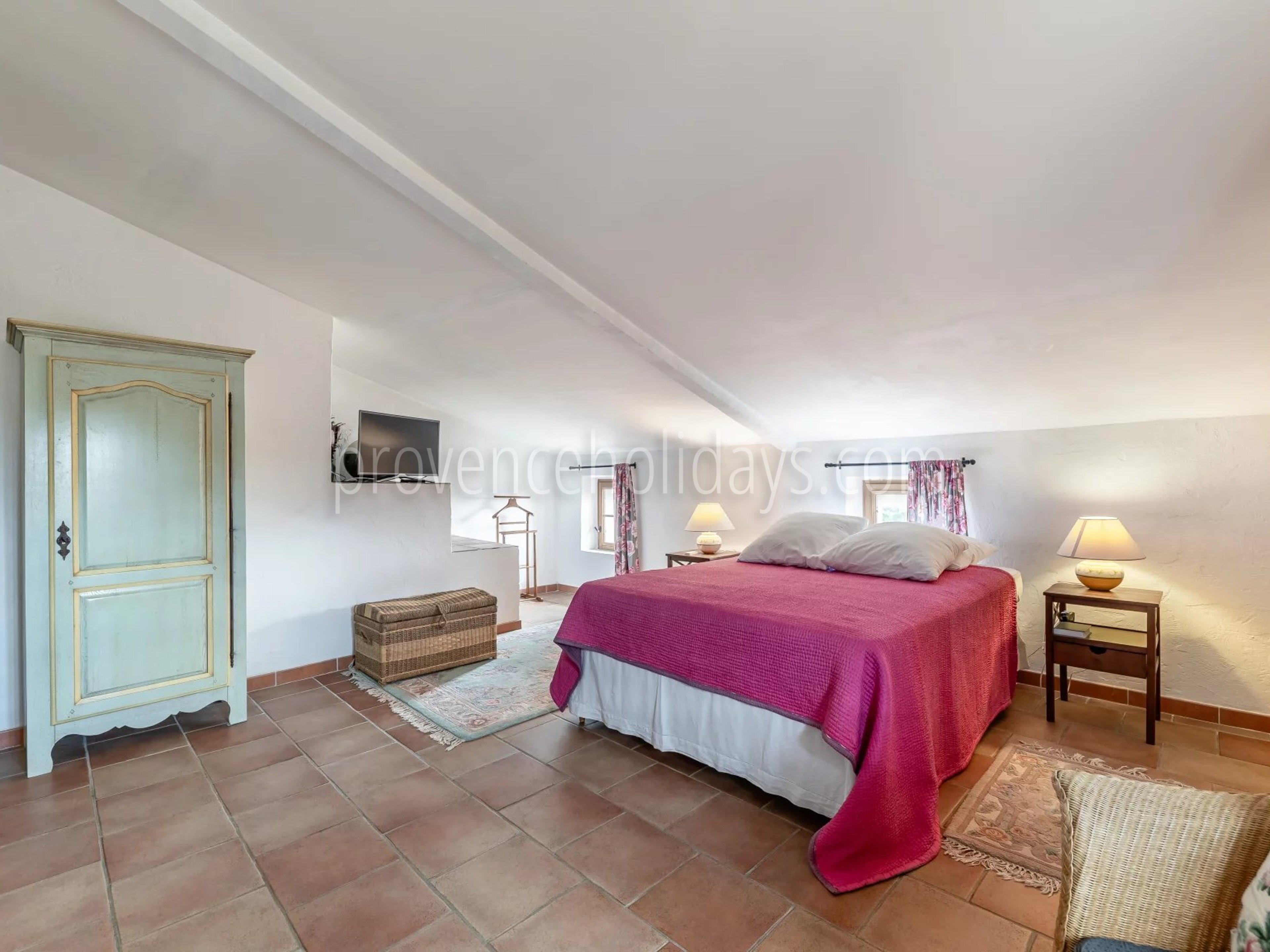 22 - Stone farmhouse in Saint-Saturnin-lès-Apt: Villa: Interior