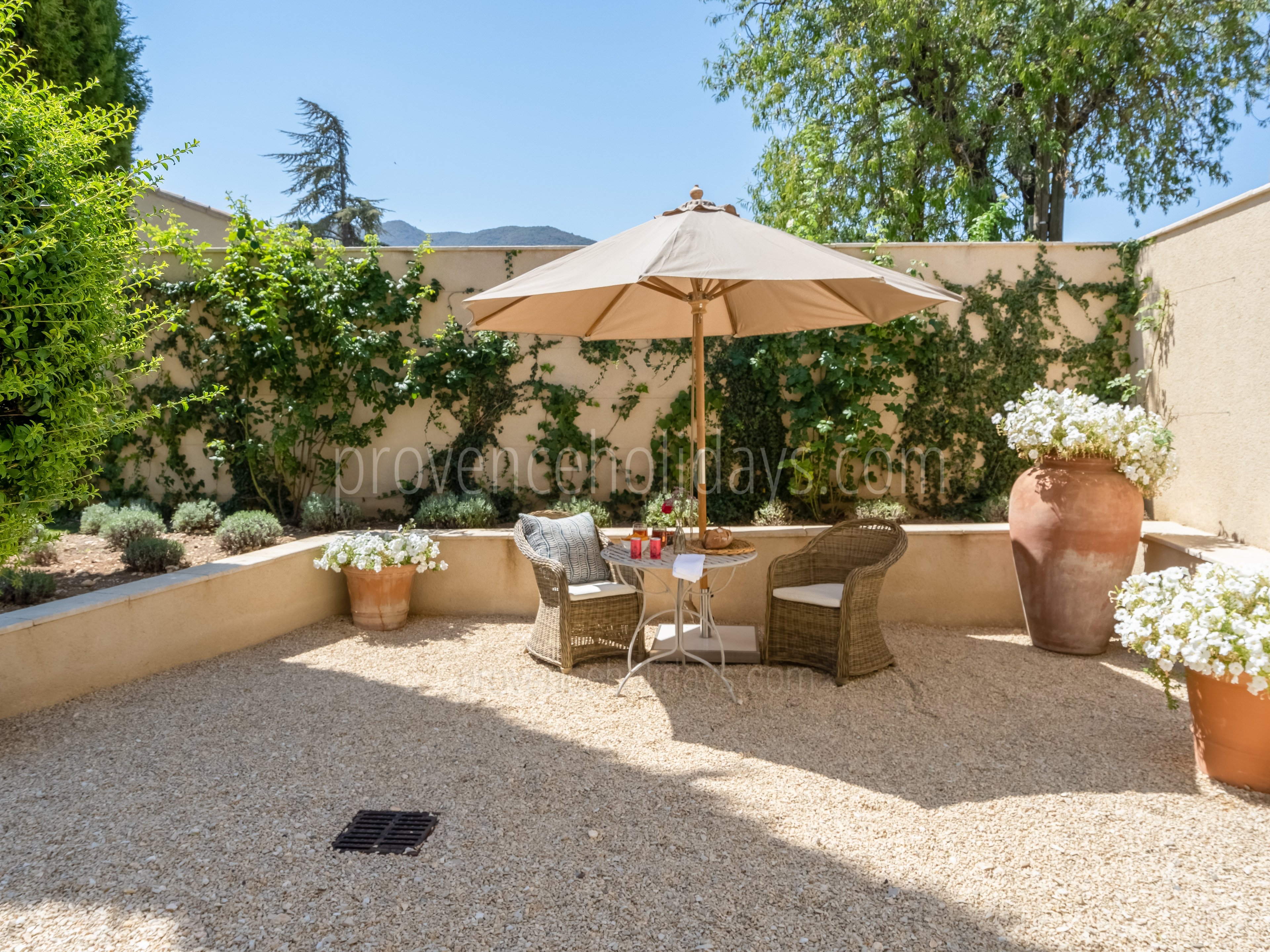 9 - Mas des Vignobles: Villa: Exterior