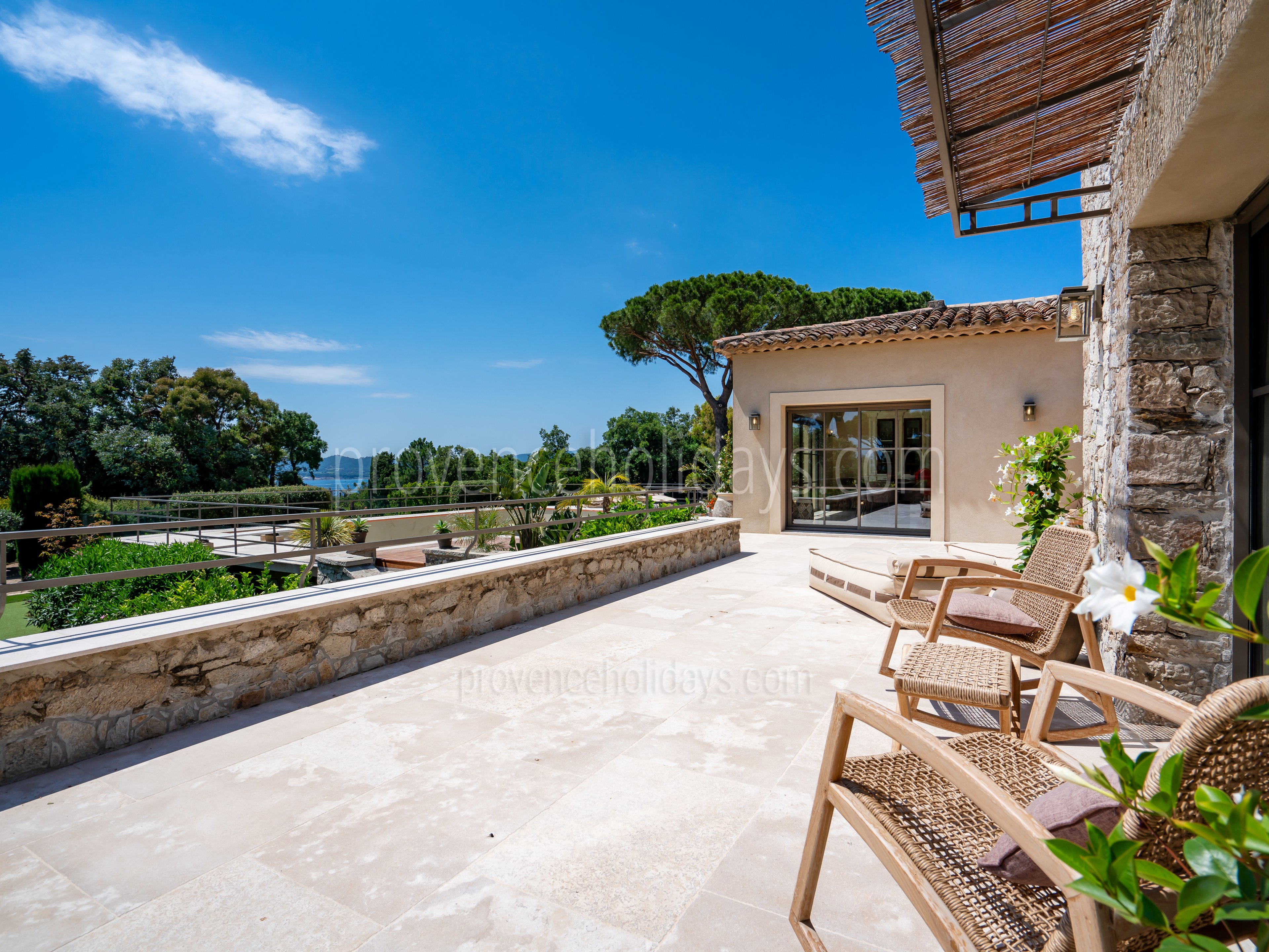 25 - Résidence Celestine: Villa: Exterior