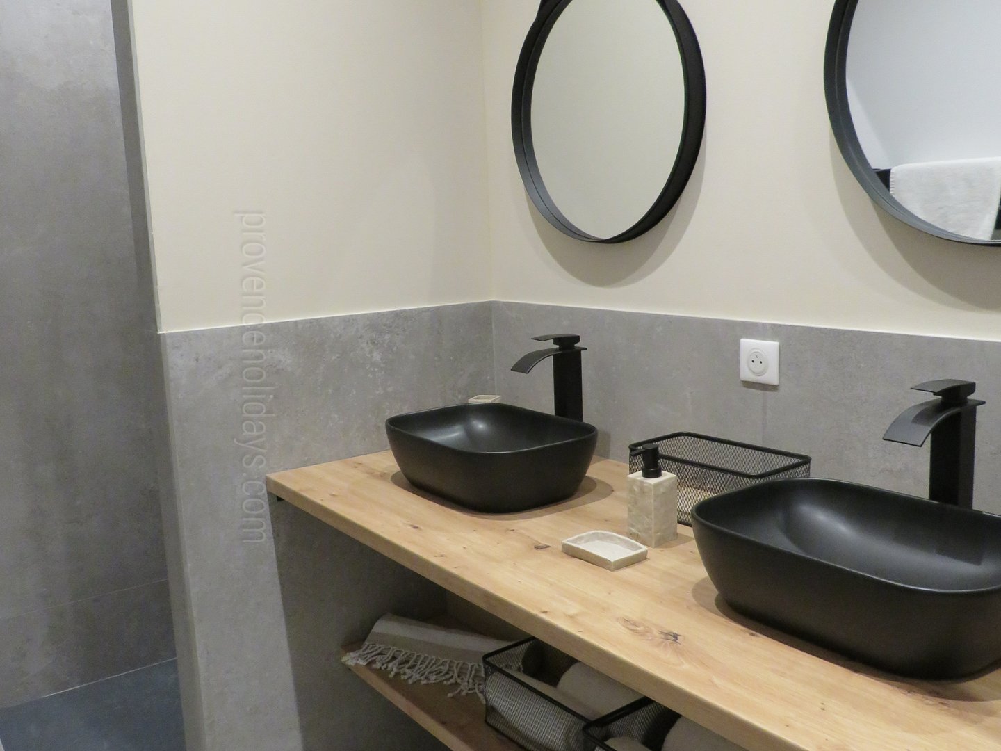 34 - Bastide Leontin: Villa: Bathroom