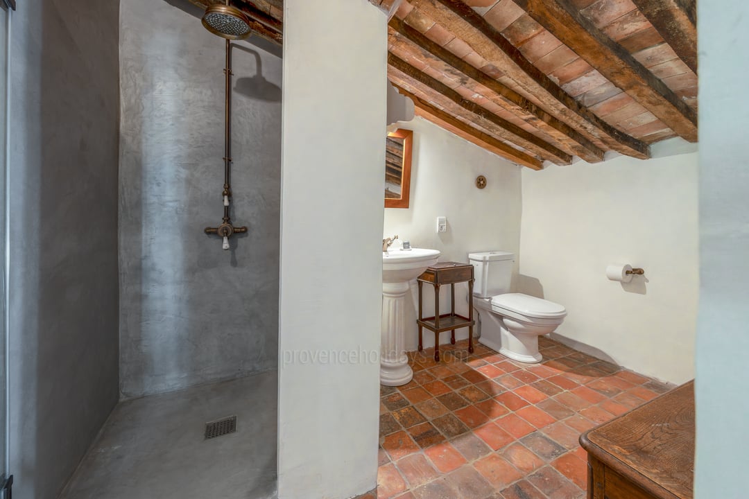 48 - 18e-eeuwse Bastide met uitzicht op de Luberon te koop - Bonnieux: Villa: Bathroom