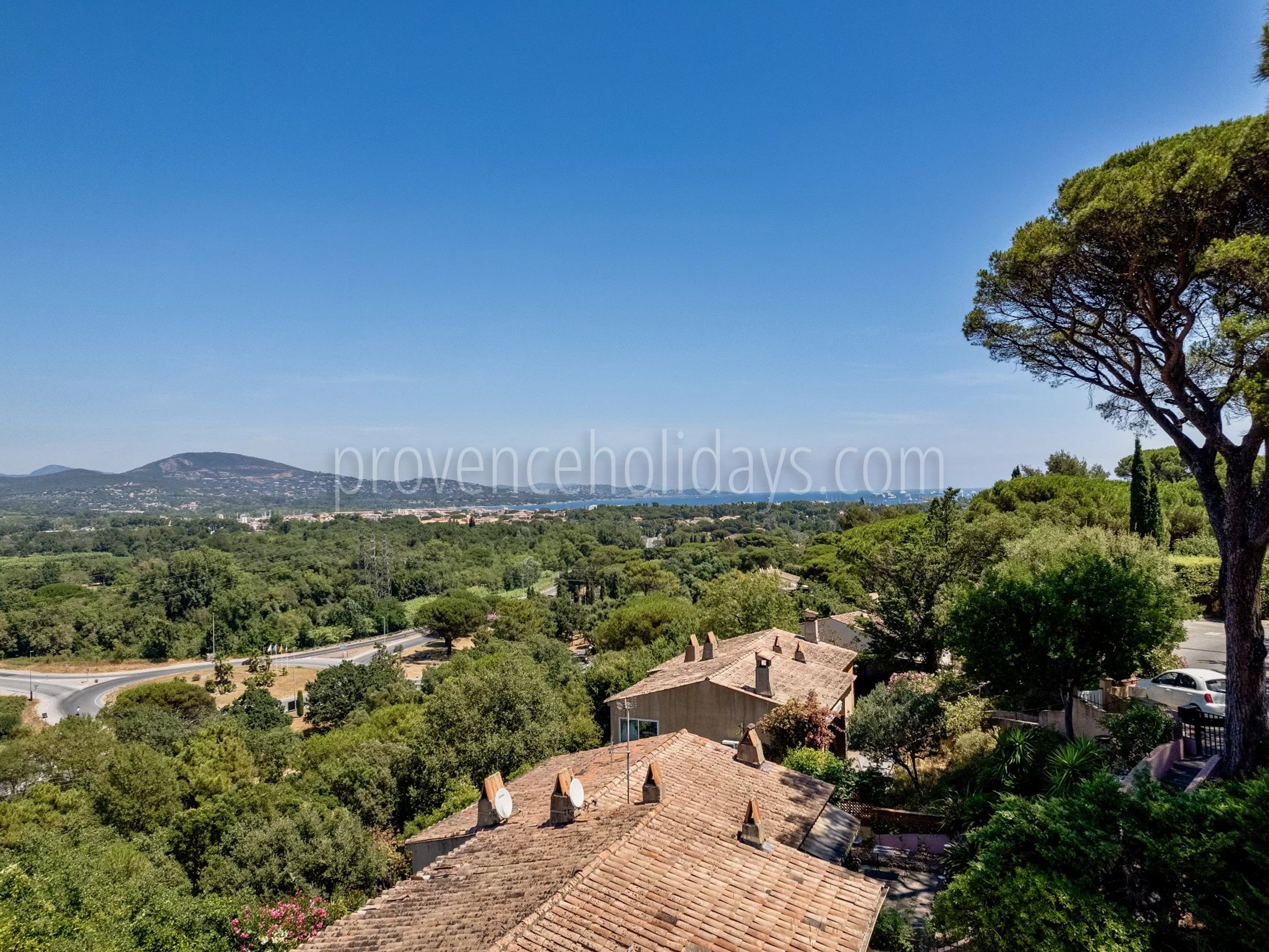 29 - Quiet house in Gassin: Villa: Exterior