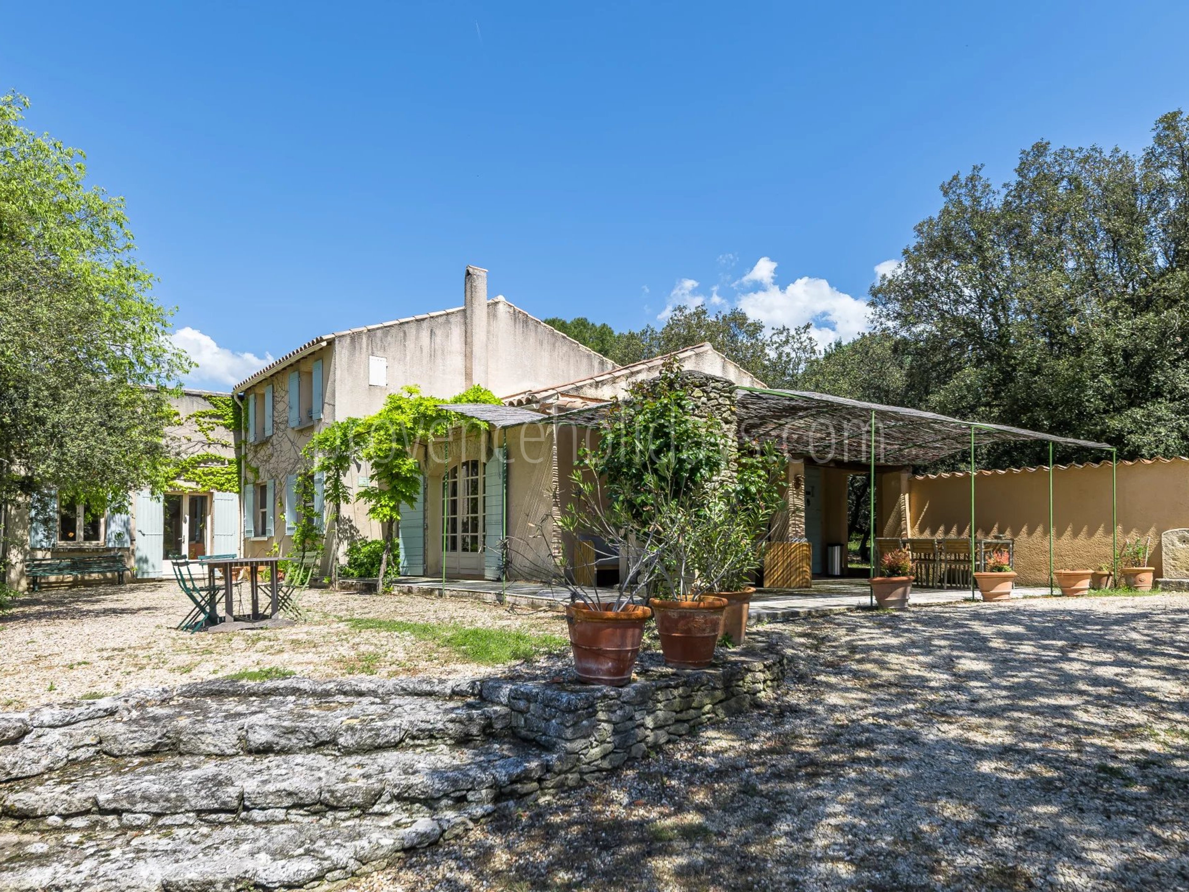 7 - Stone house in Gordes: Villa: Exterior