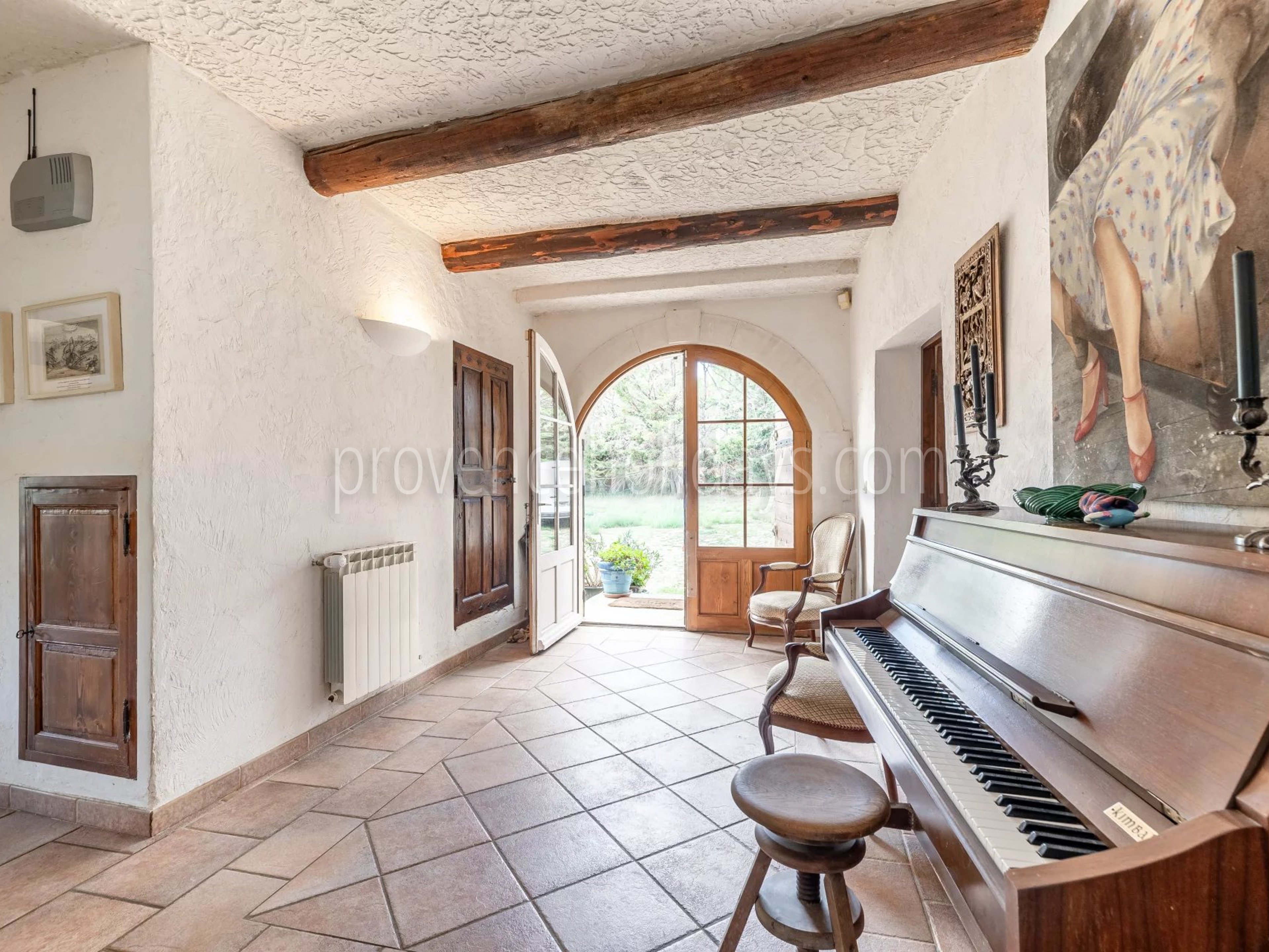 18 - Stone farmhouse in Saint-Saturnin-lès-Apt: Villa: Interior