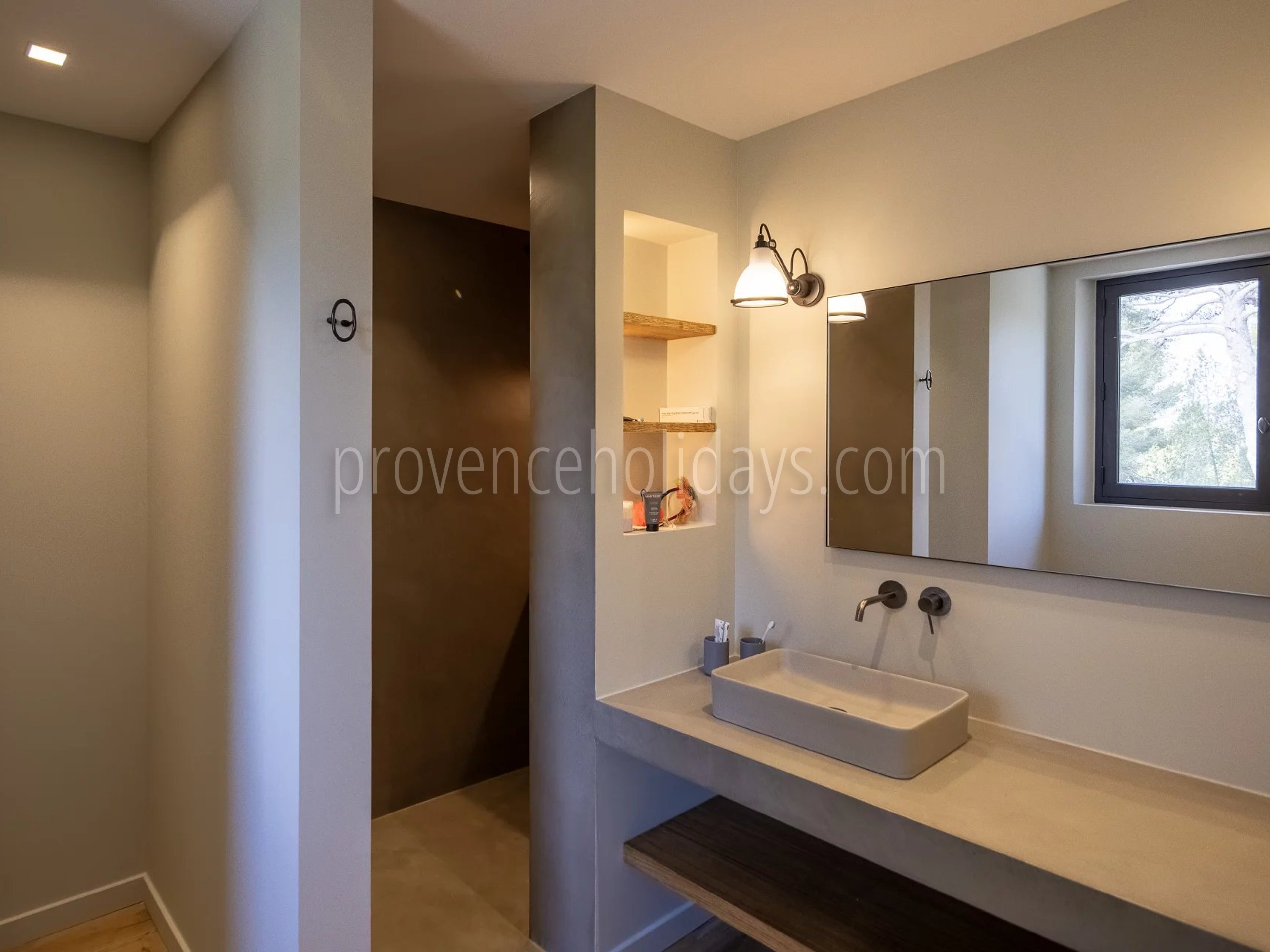 24 - Le Loup des Alpilles: Villa: Bedroom