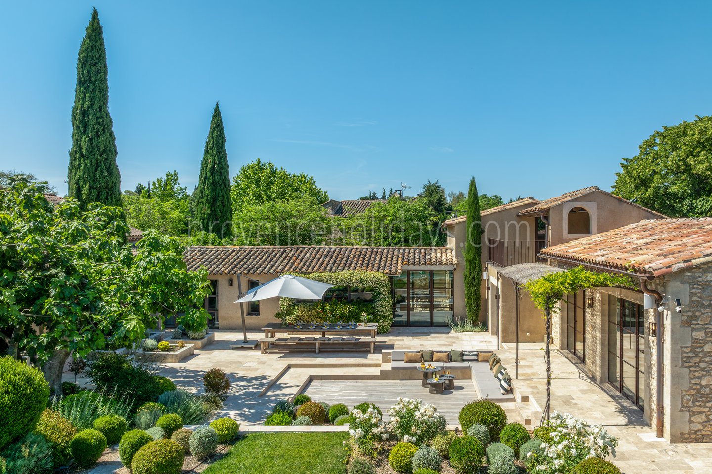 1 - Mas de la Calade: Villa: Exterior