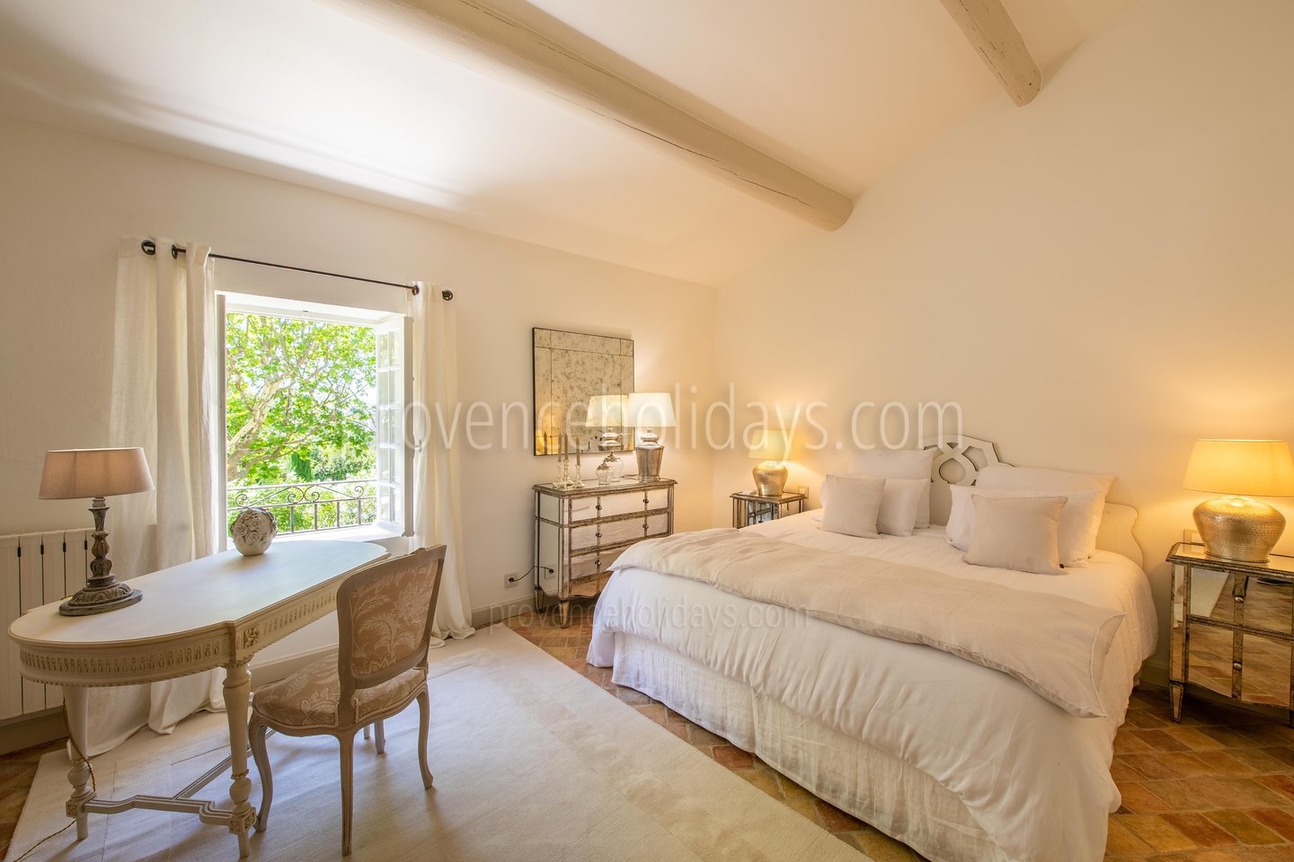 6 - Mas de l\'Est: Villa: Bedroom