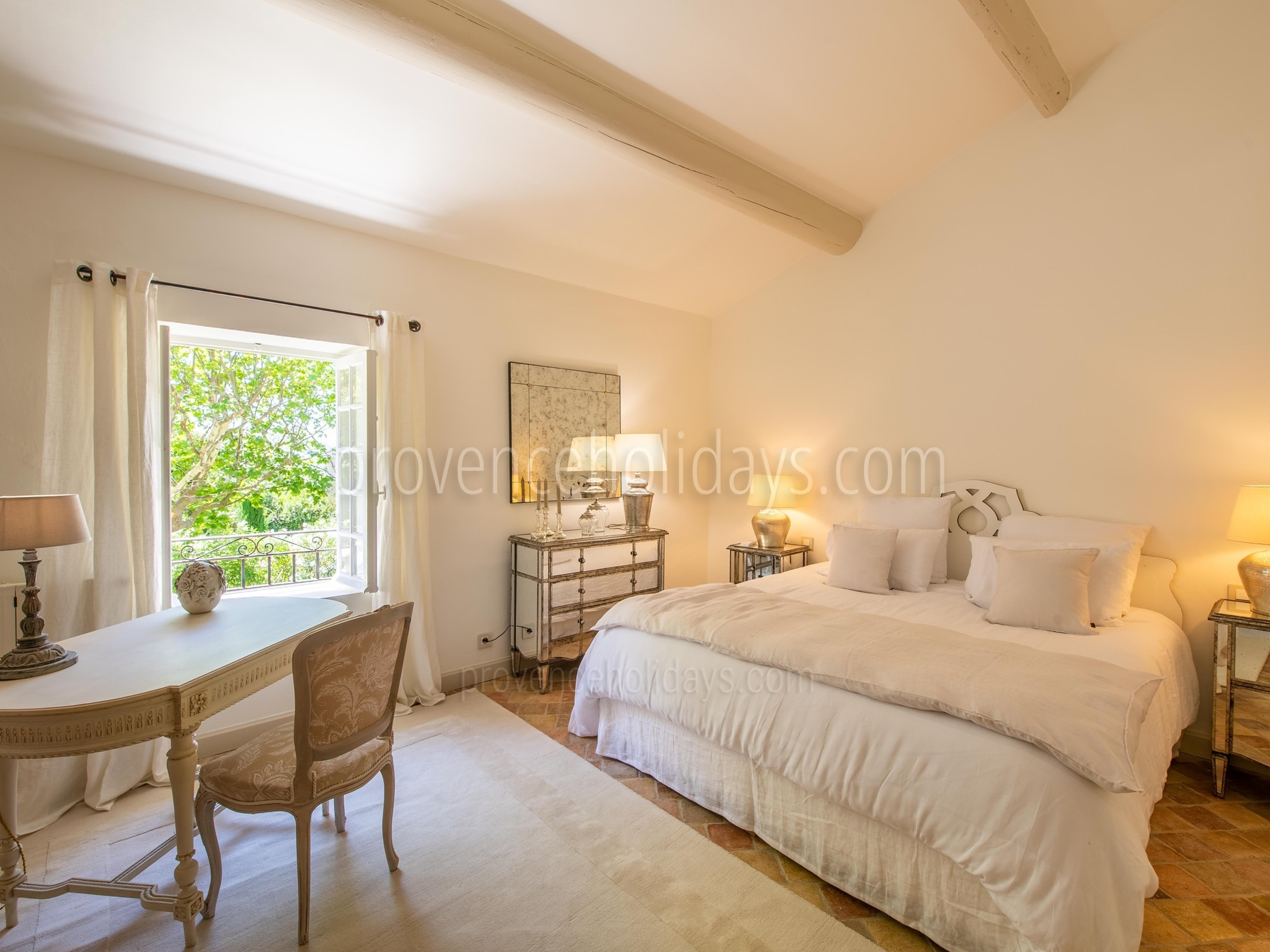 6 - Mas de l\'Est: Villa: Bedroom