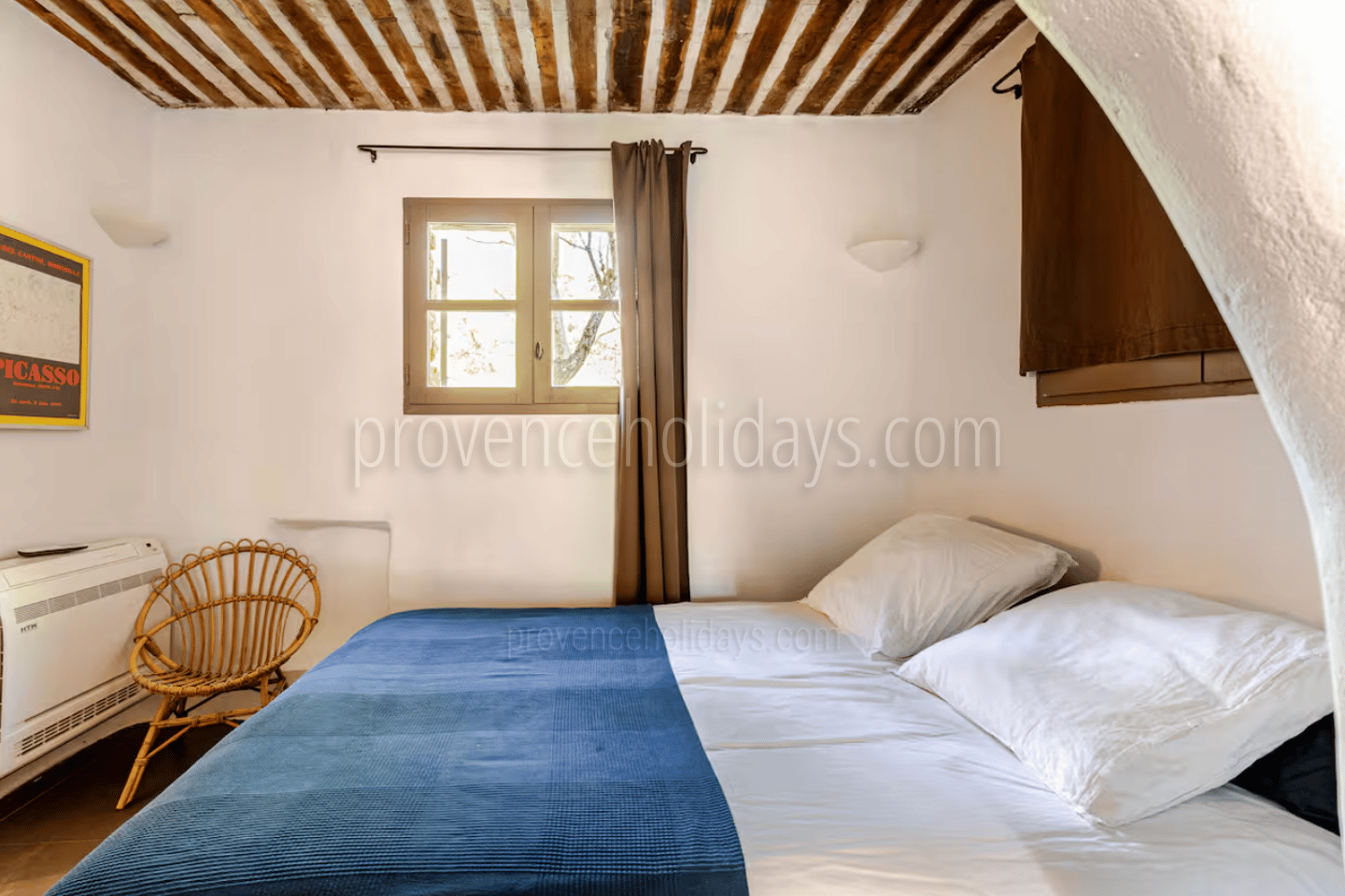 27 - Les Vues du Luberon: Villa: Bedroom
