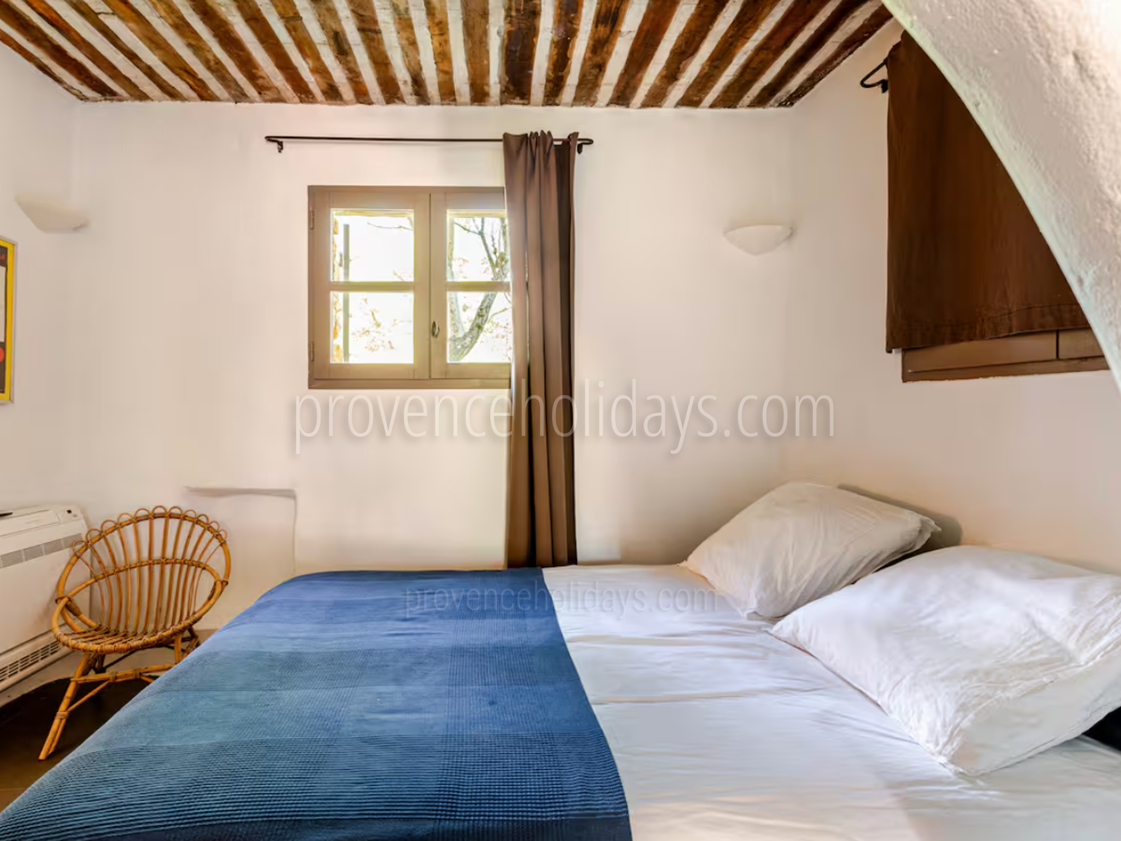 27 - Les Vues du Luberon: Villa: Bedroom