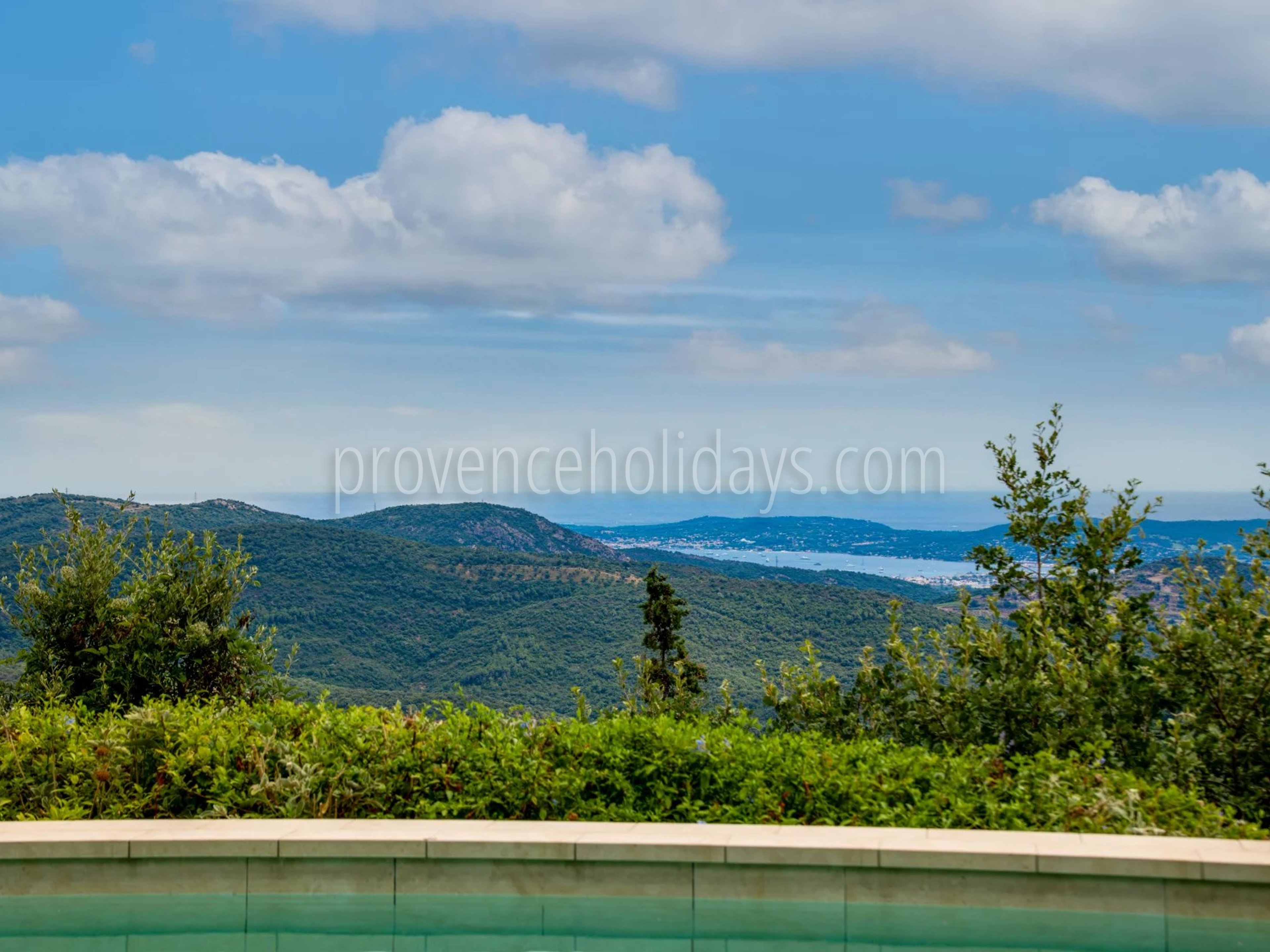 120 - Villa with sauna in La Garde-Freinet: Villa: Exterior