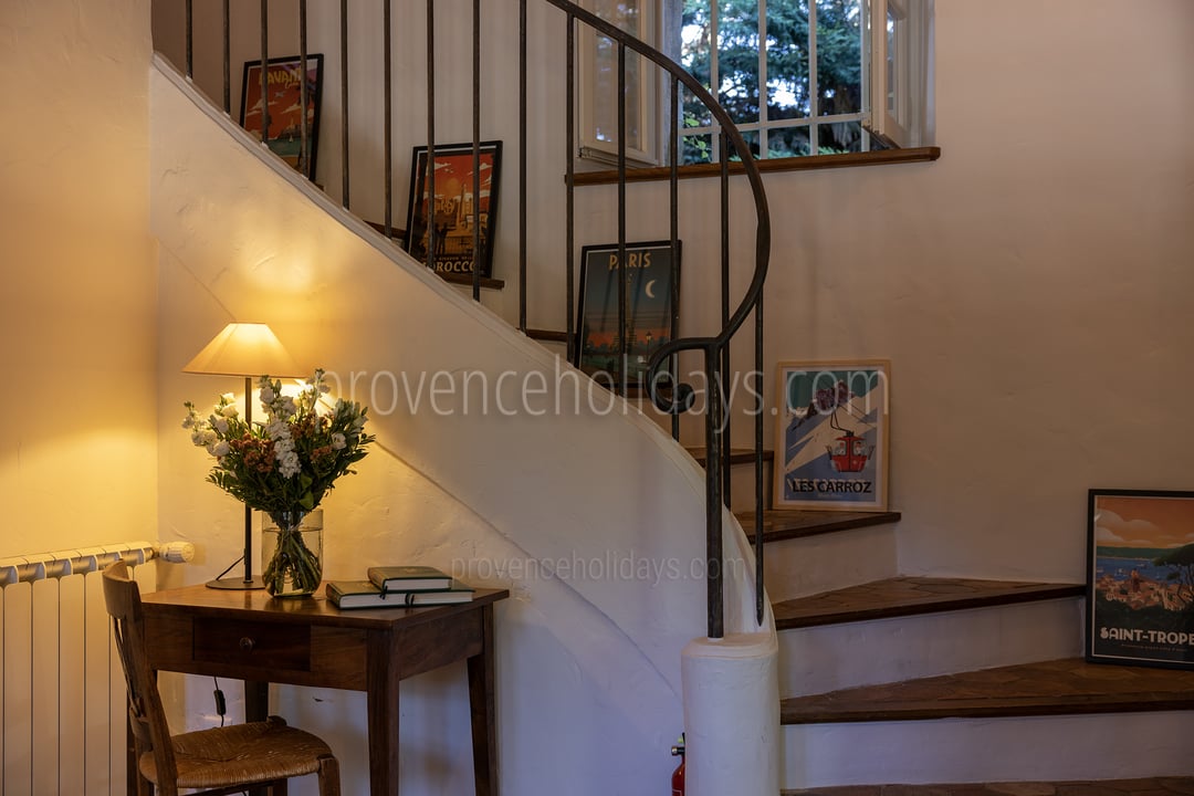 42 - Le Mas des Magnans: Villa: Interior