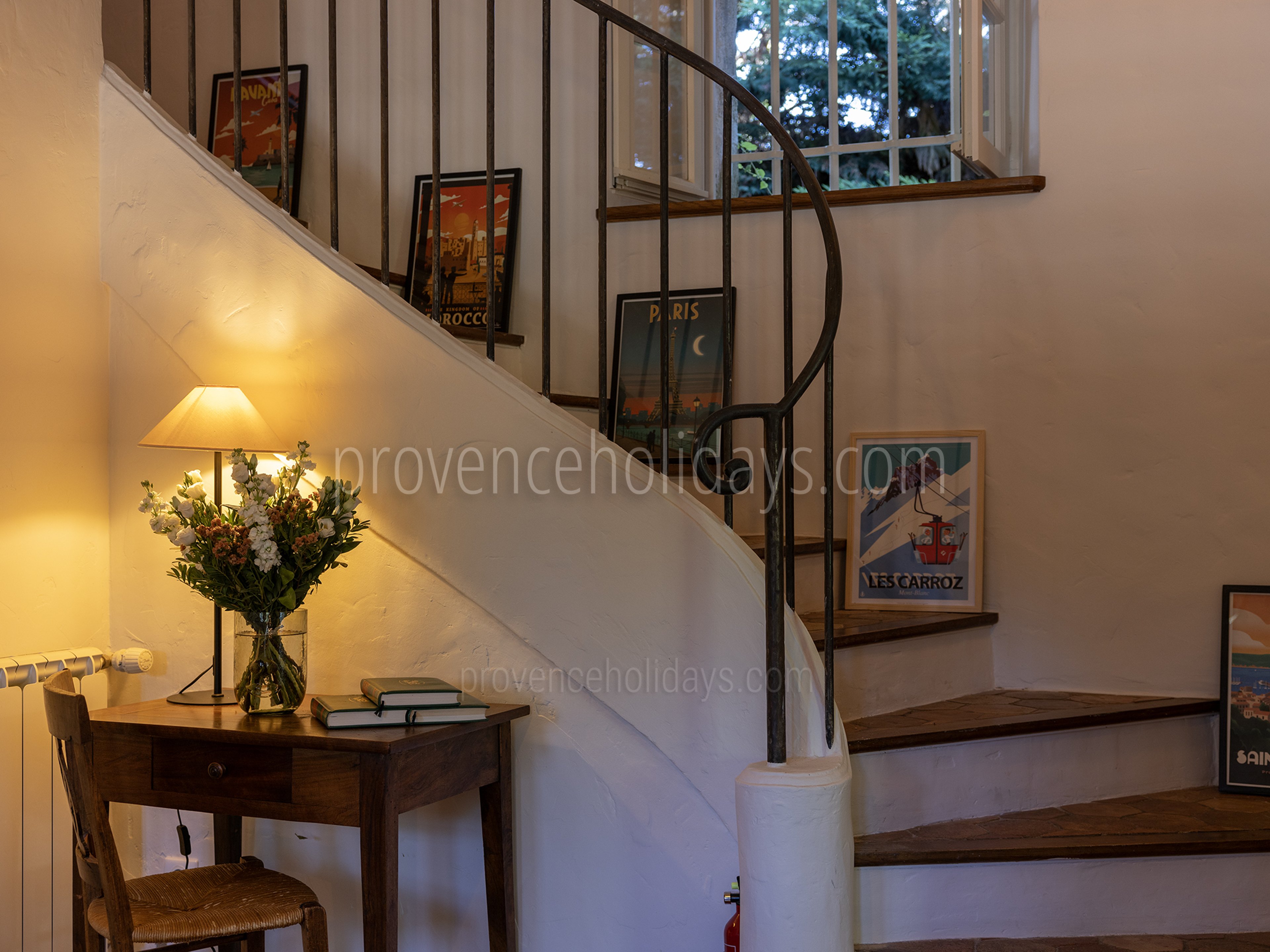 42 - Le Mas des Magnans: Villa: Interior