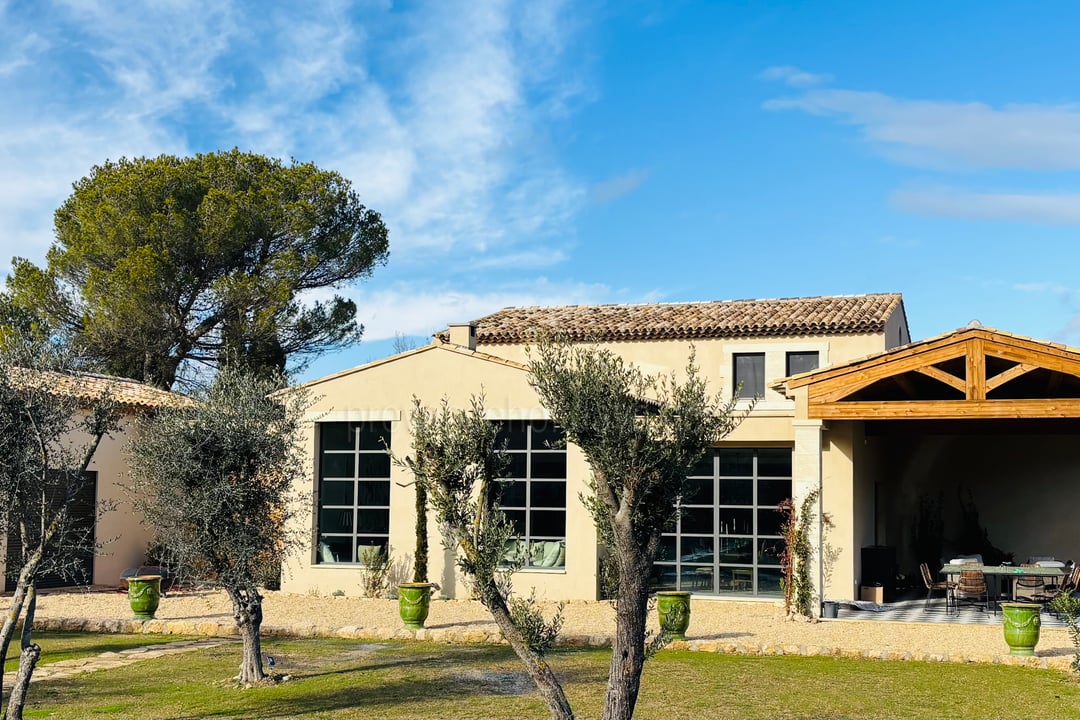 Refined Provencal villa with private pool and beautiful view