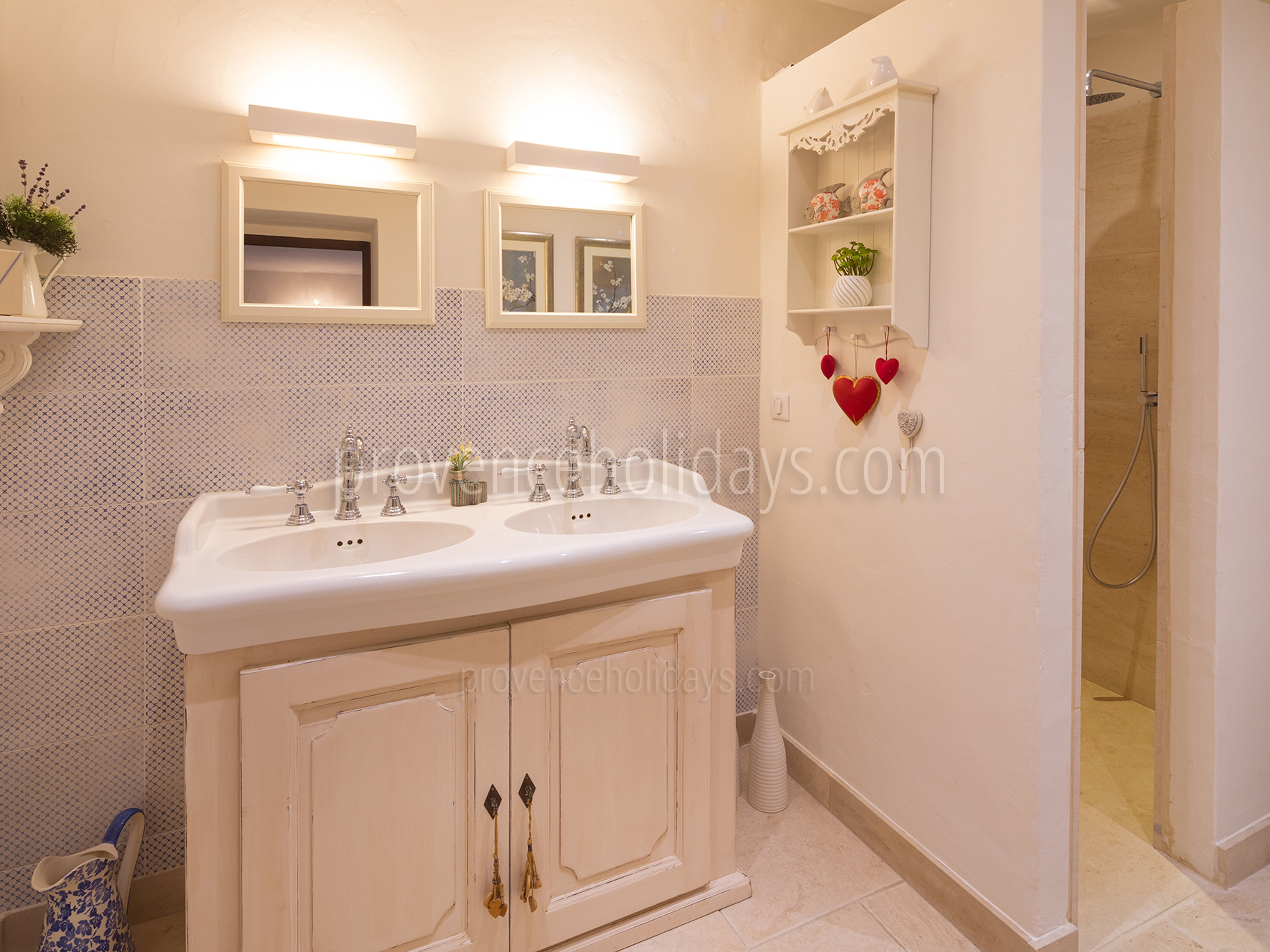 30 - Mas Bonius: Villa: Bathroom