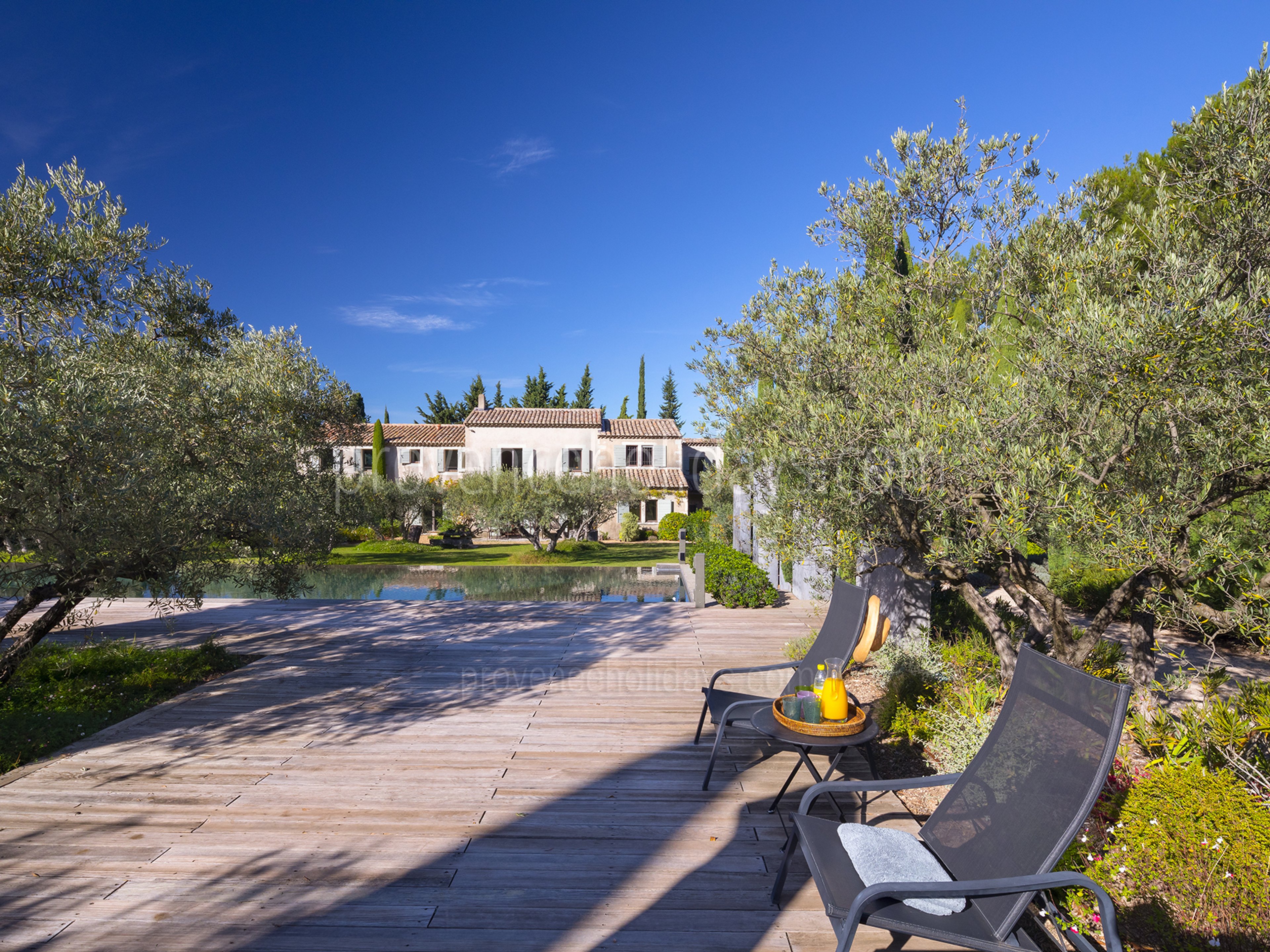 11 - Mas des Alpilles: Villa: Exterior