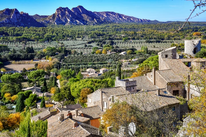 Maison rénovée avec vue dans un secteur préservé d'Eygalières.