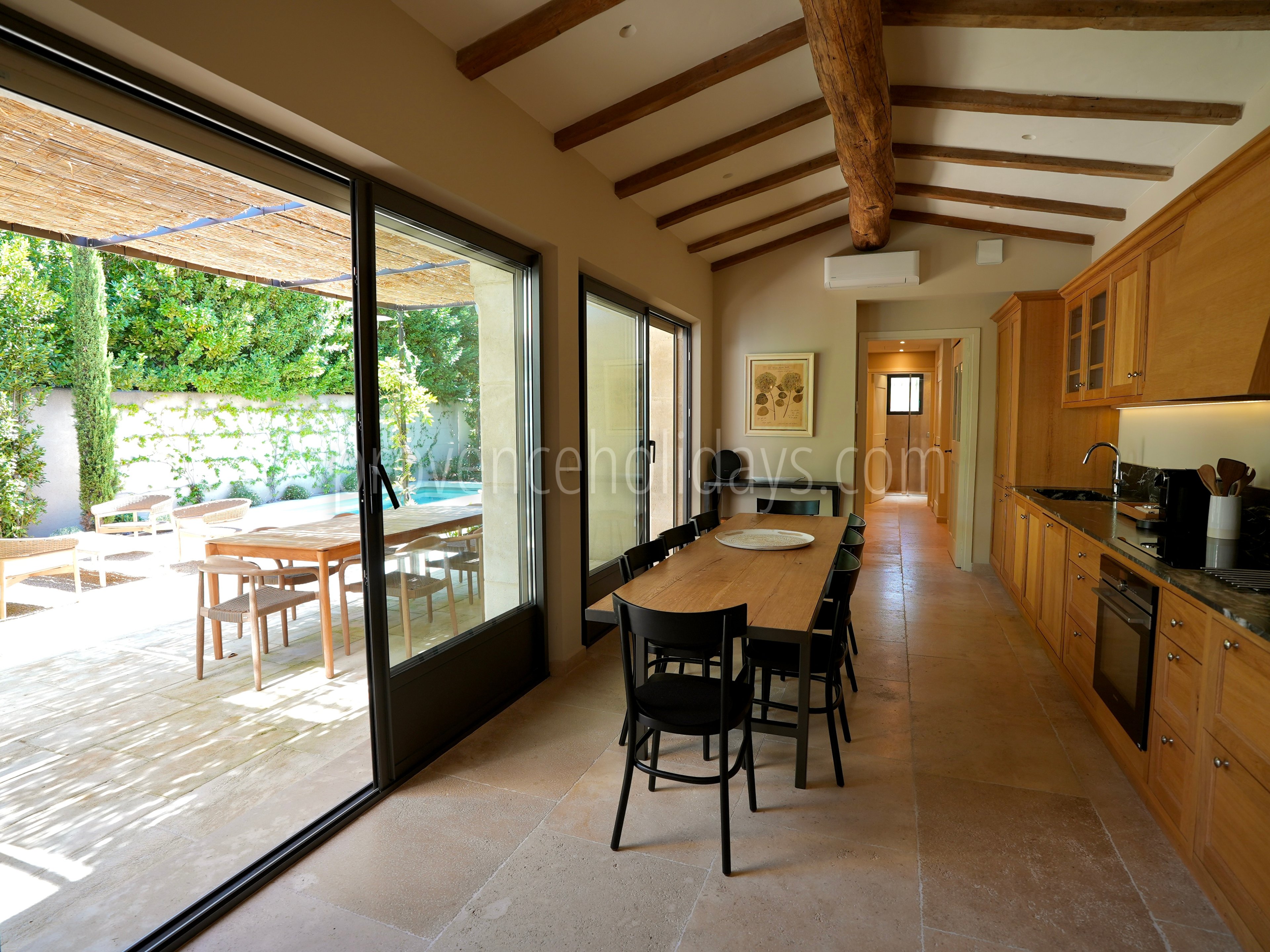 22 - La Saint-Rémoise: Villa: Interior