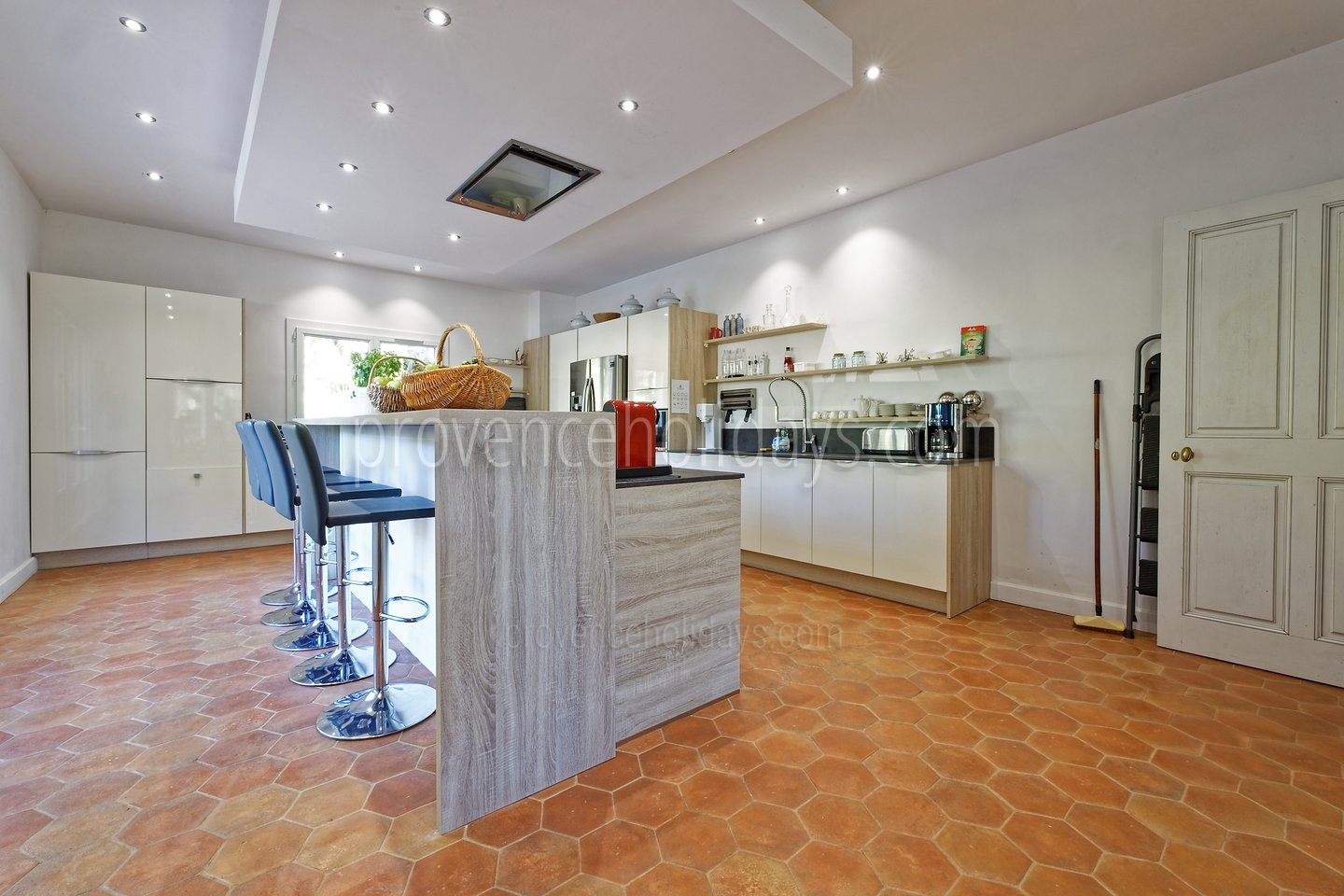7 - Villa Garrigue: Villa: Interior