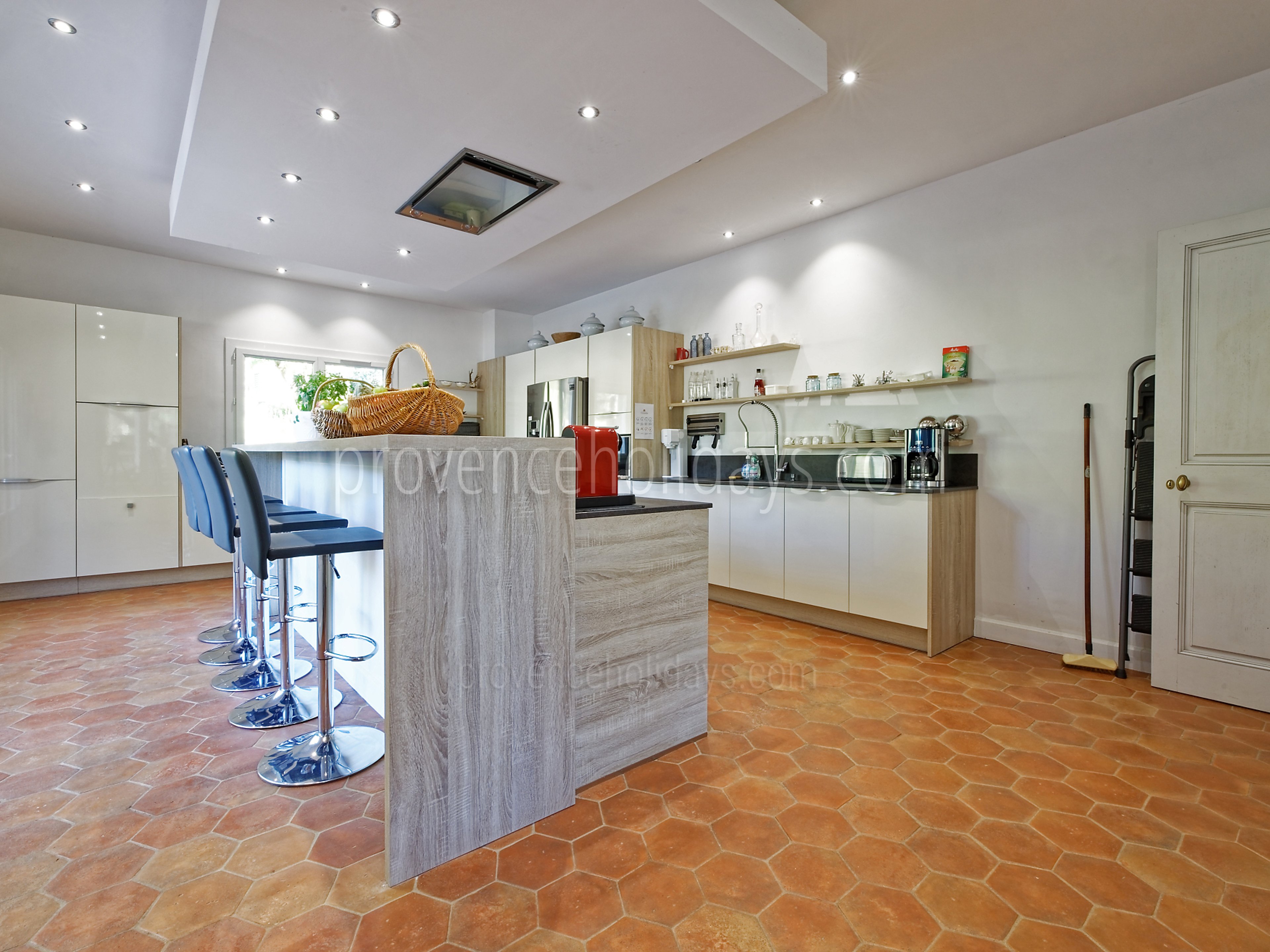7 - Villa Garrigue: Villa: Interior