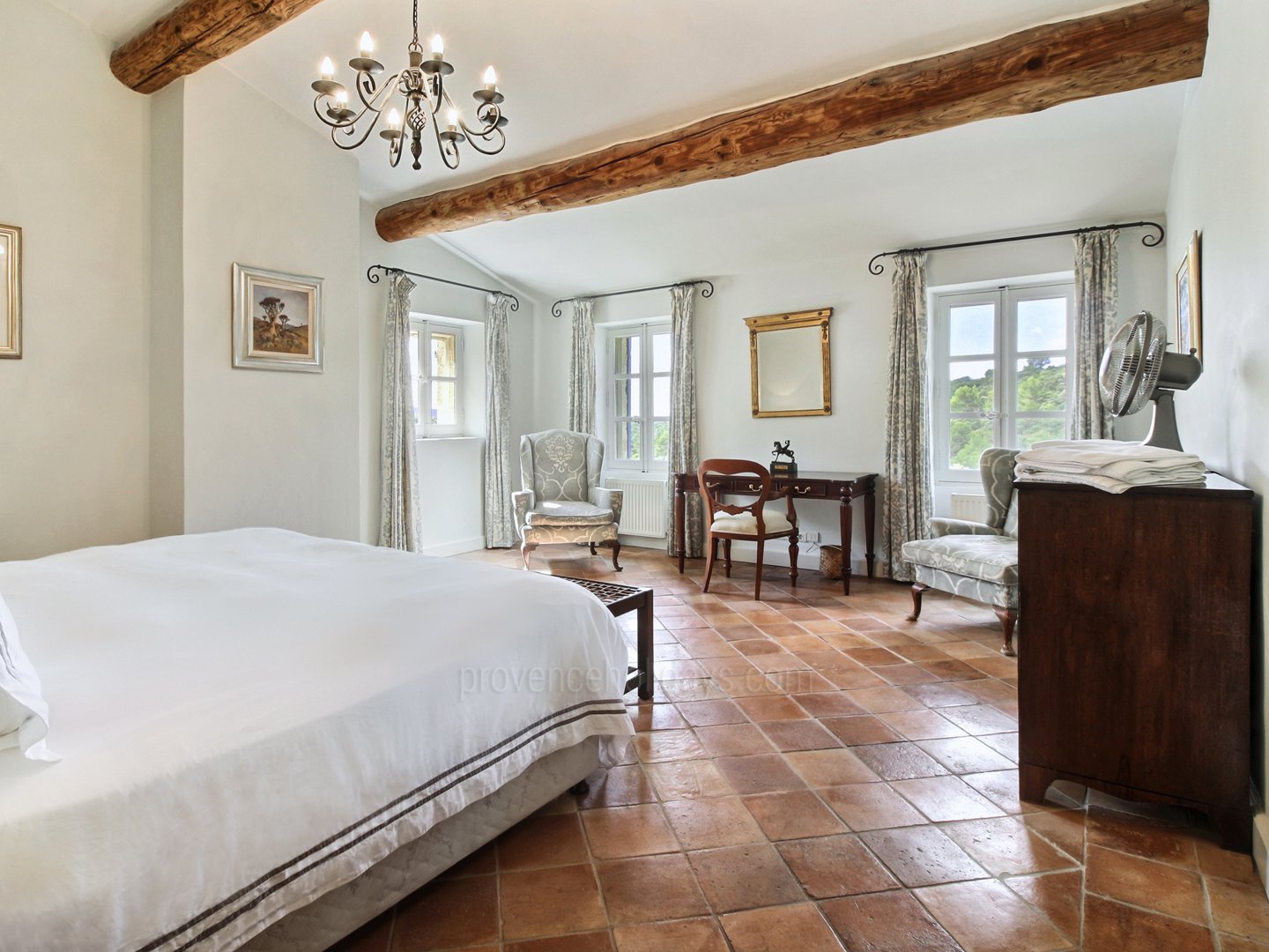 46 - Le Mas de Bonnieux: Villa: Bedroom