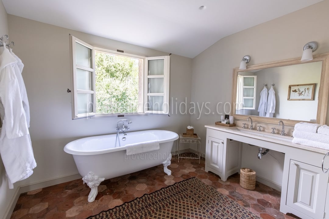 34 - Villa en Provence: Villa: Bathroom