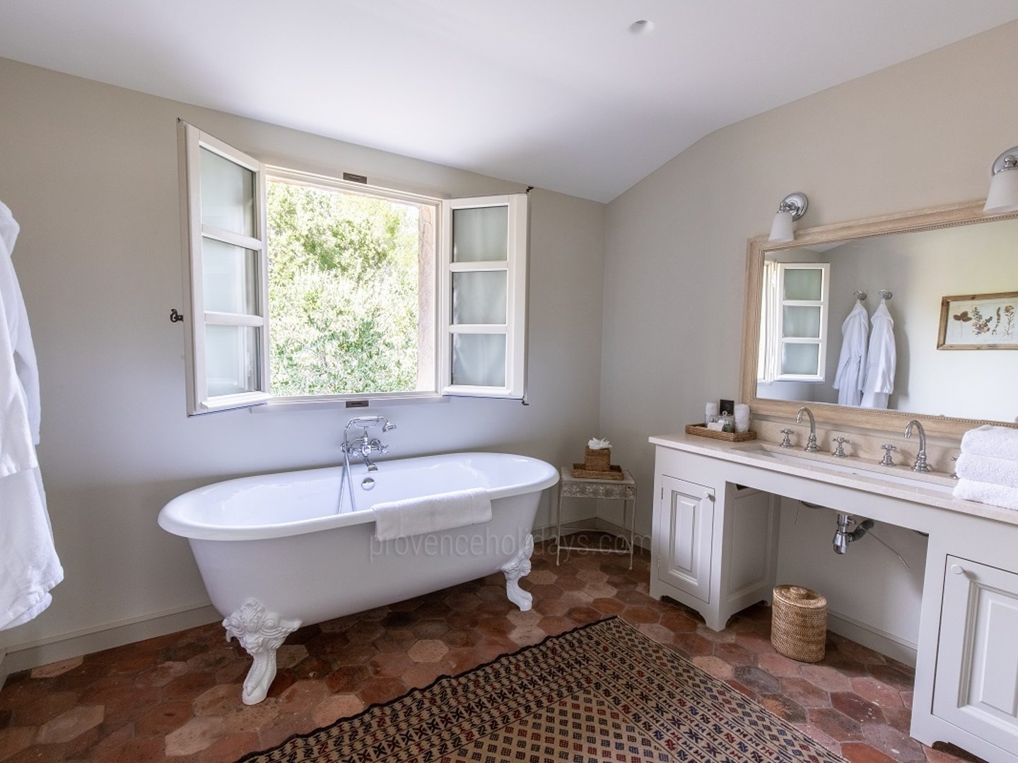 28 - Villa en Provence: Villa: Bathroom
