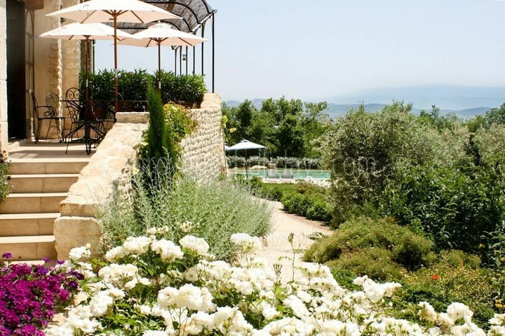 16 - Le Mas de Gordes: Villa: Exterior