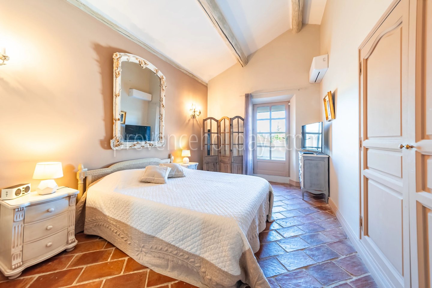 18 - Provençal mas in Robion: Villa: Bedroom
