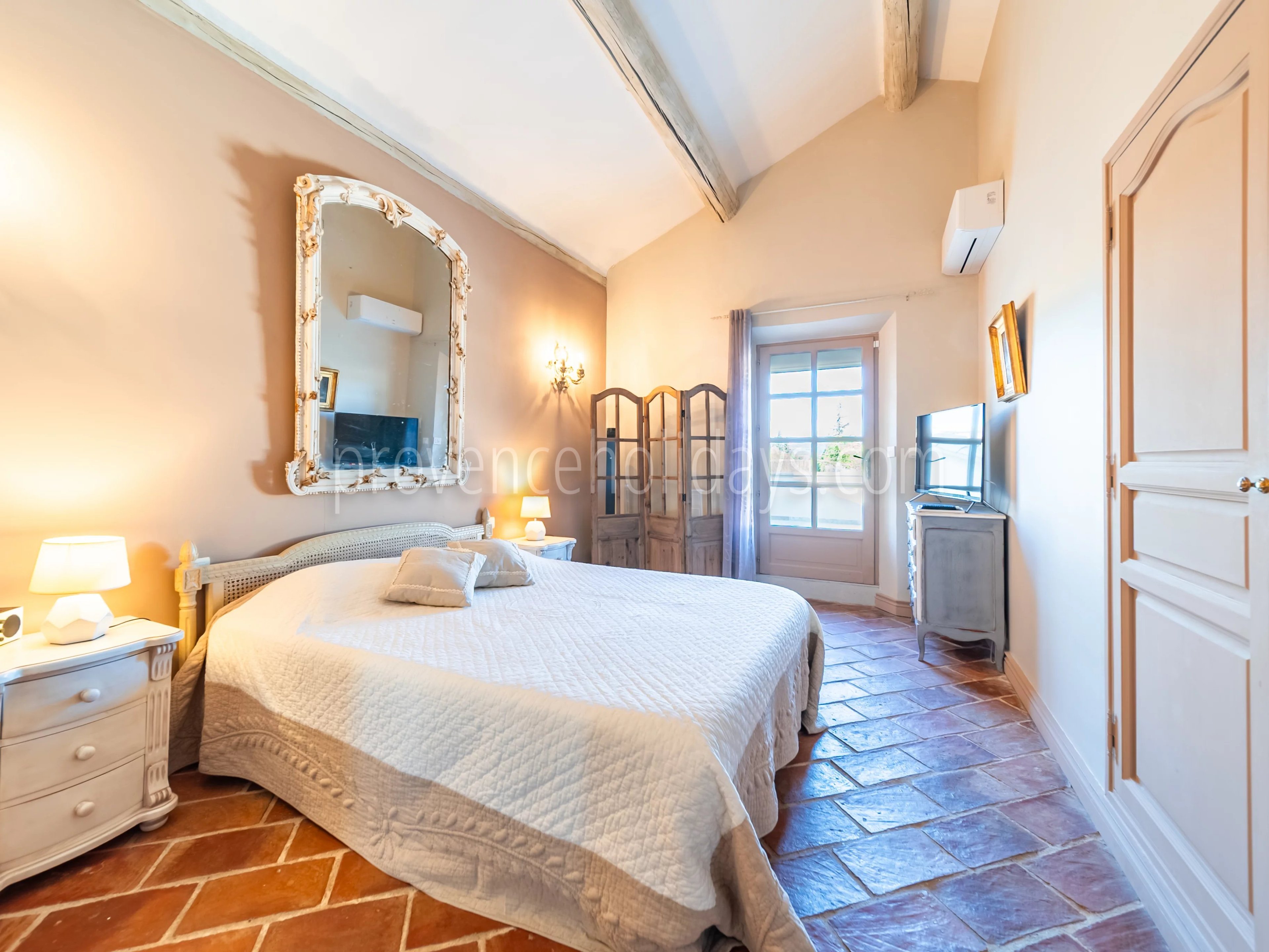 18 - Provençal mas in Robion: Villa: Bedroom