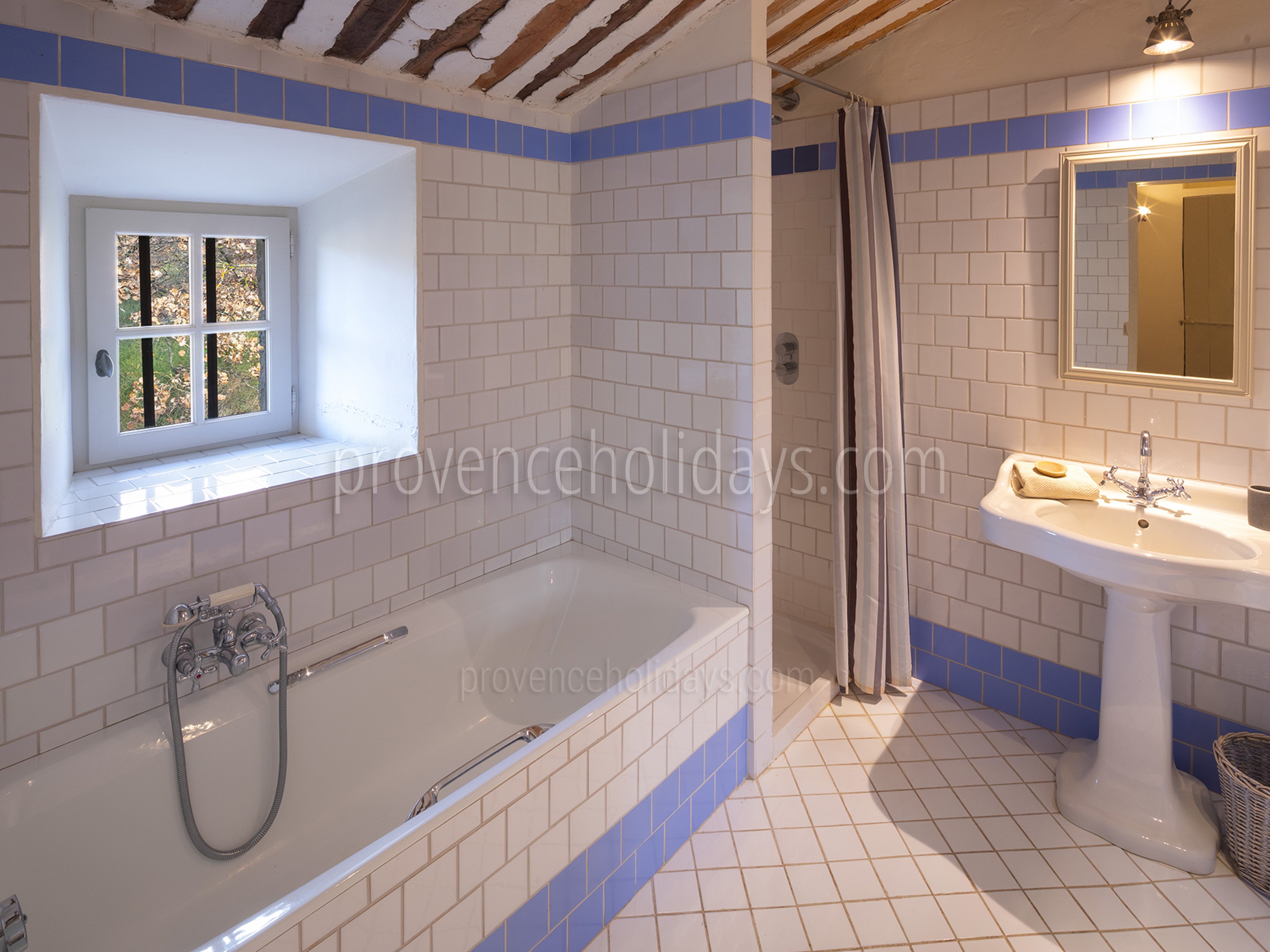 88 - Mas des Lavandes: Villa: Bathroom