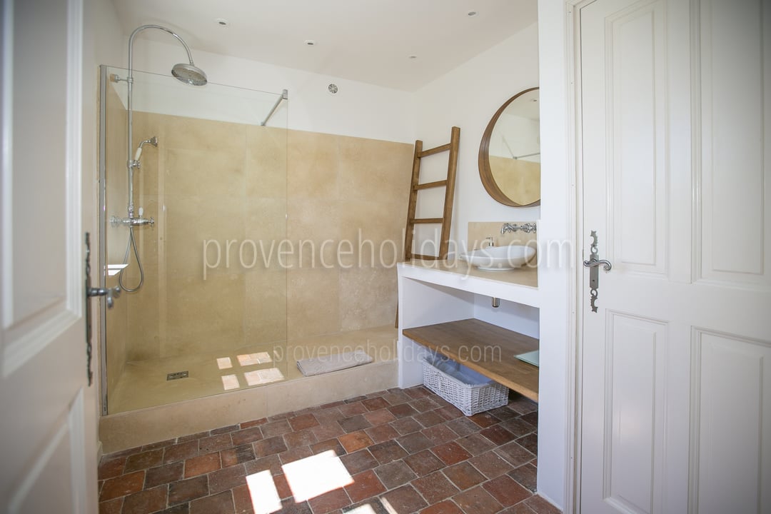 17 - Les Oliviers: Villa: Bathroom