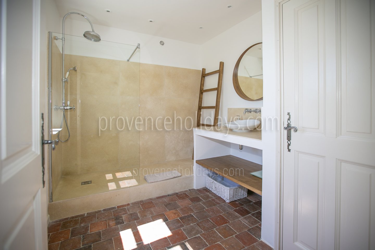 17 - Les Oliviers: Villa: Bathroom