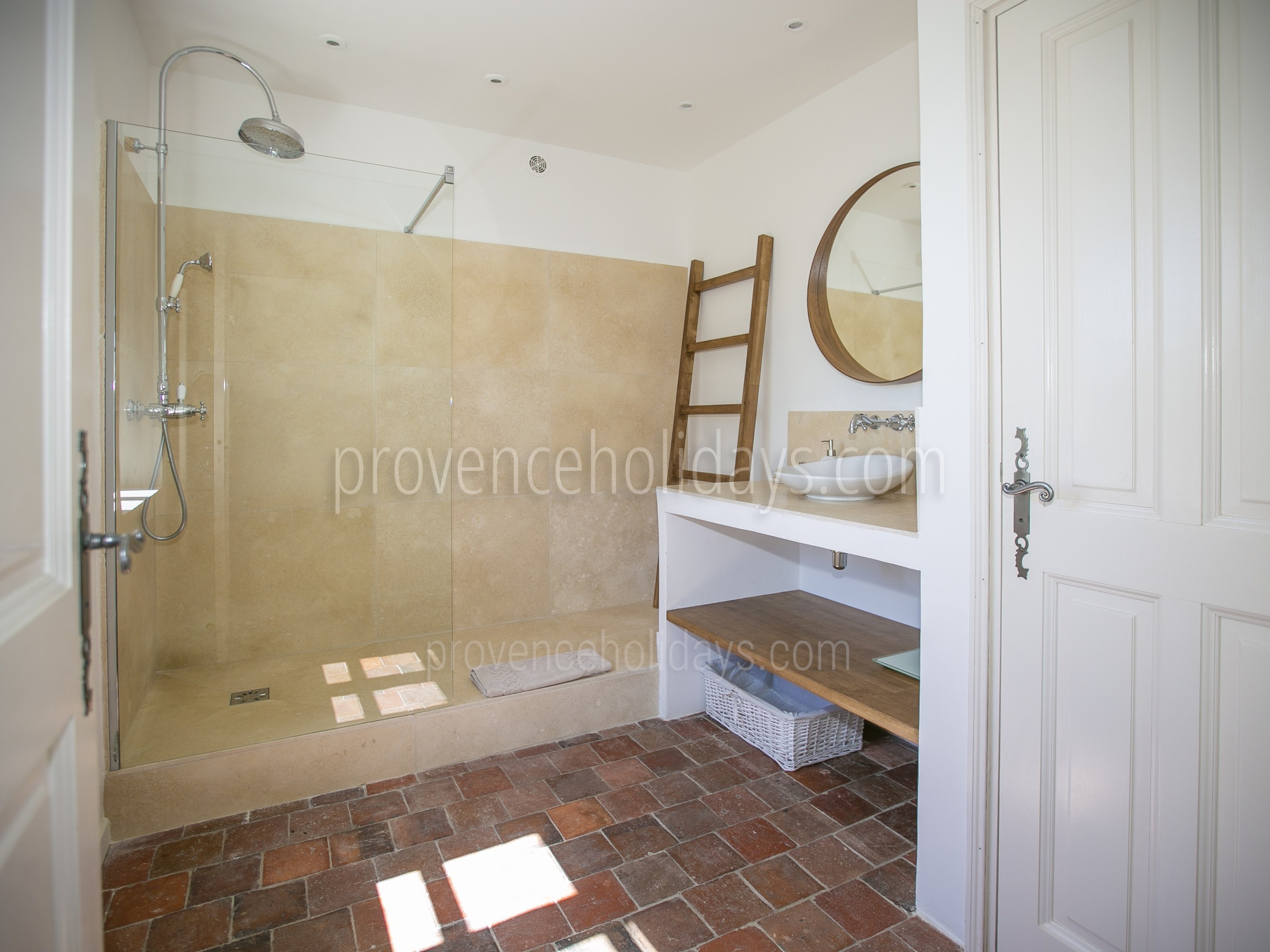 17 - Les Oliviers: Villa: Bathroom