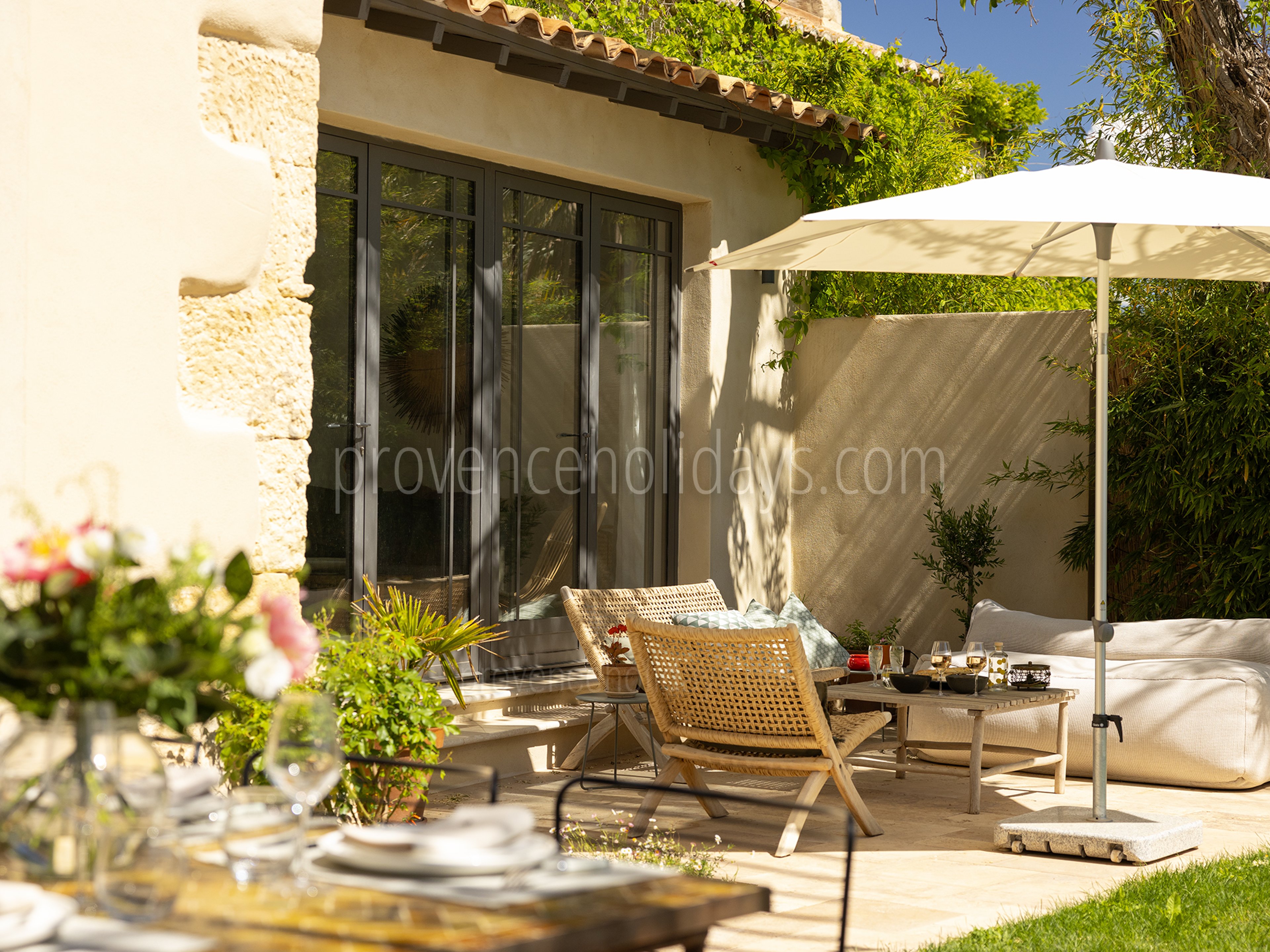 10 - Mas de Flandrin: Villa: Exterior