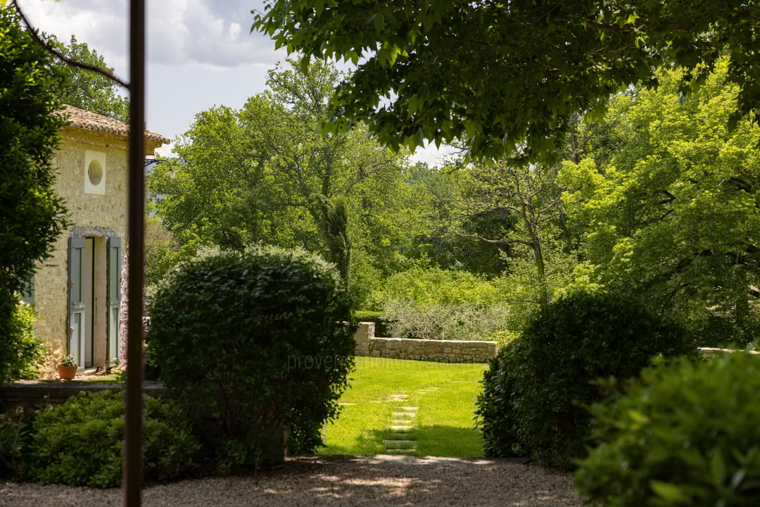 28 - Bastide de Goult: Villa: Exterior