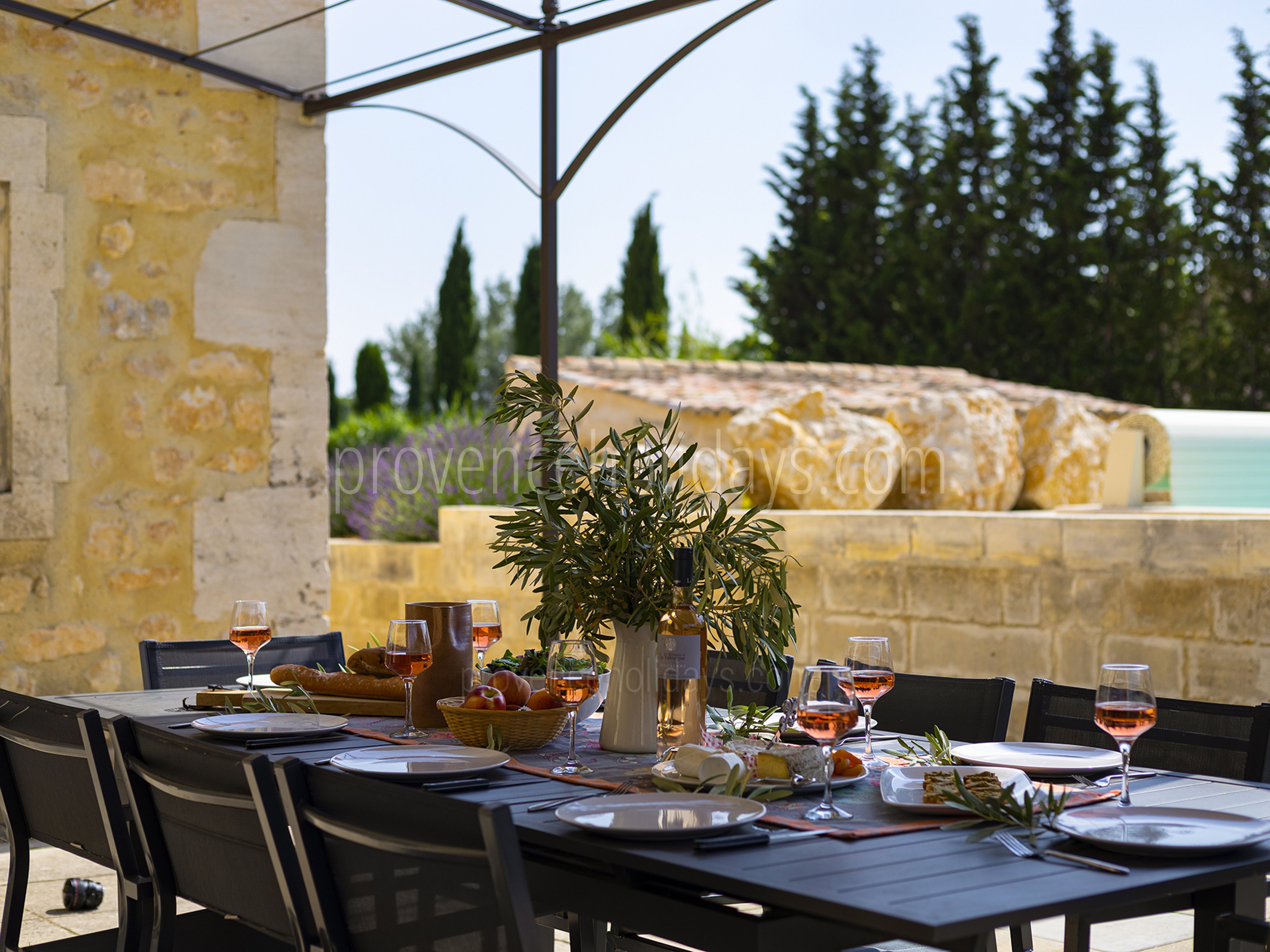 10 - Mas Alpilles: Villa: Exterior
