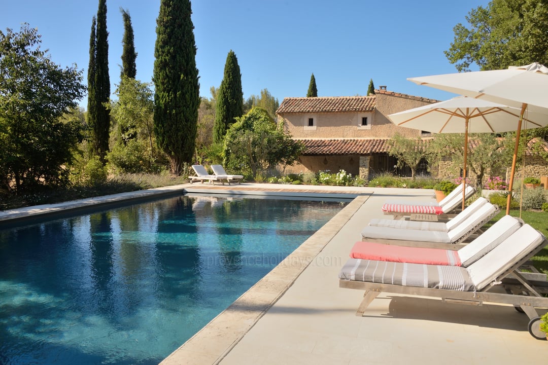 Stunning farmhouse with private pool in the Luberon