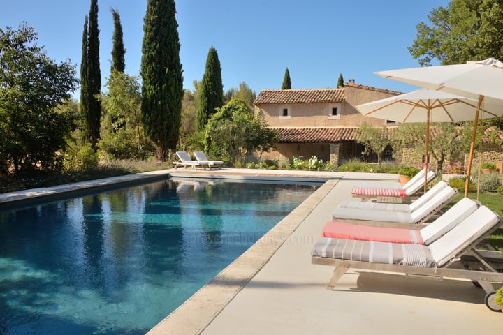 Stunning farmhouse with private pool in the Luberon