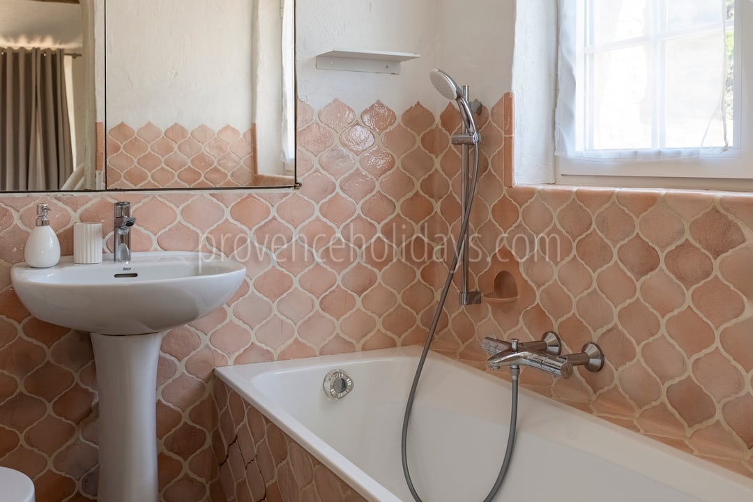 16 - Villa Rose: Villa: Bathroom