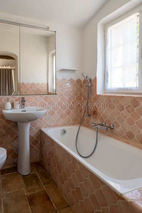 16 - Villa Rose: Villa: Bathroom