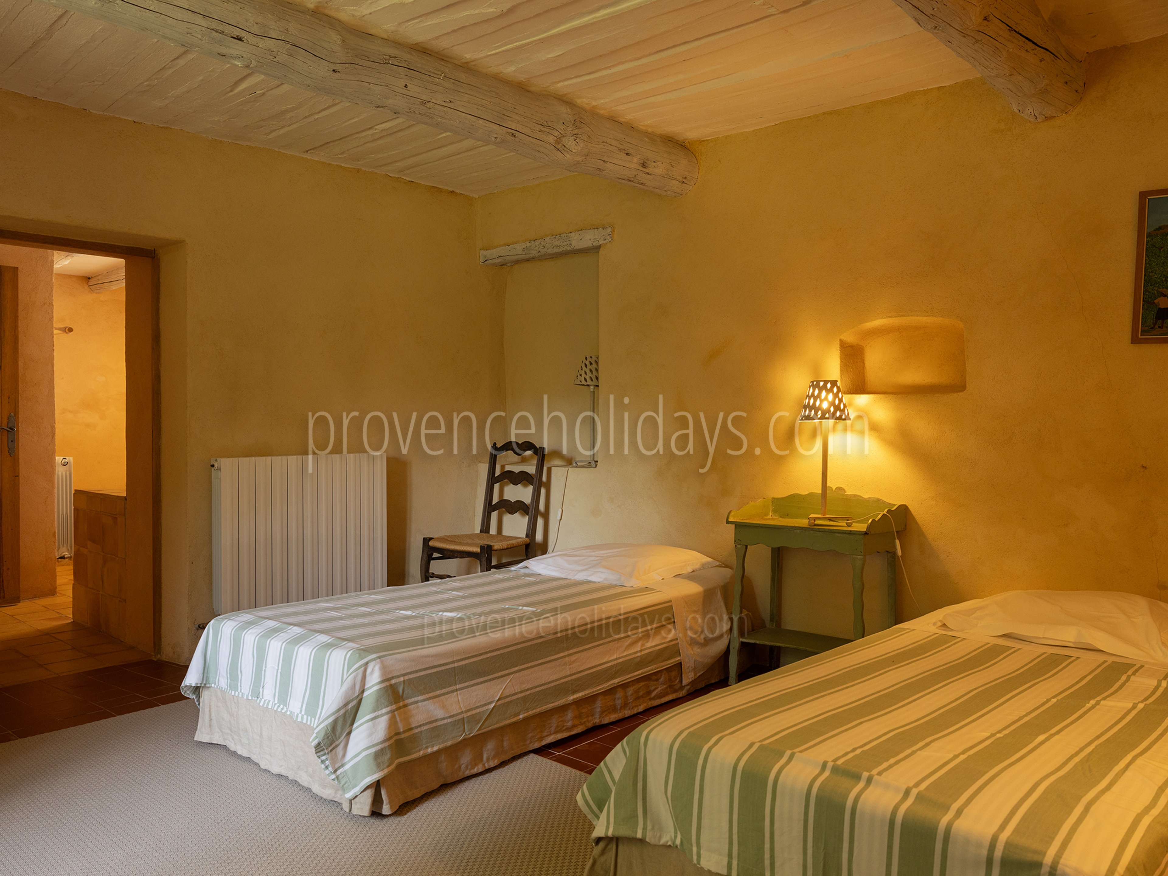 20 - Mas de Marguerite: Villa: Bedroom