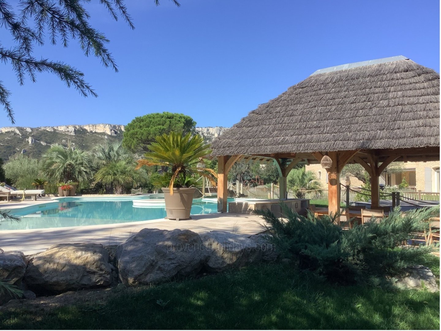 9 - Mas Orgon: Villa: Pool