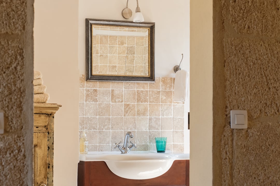 60 - Mas Pont-du-Gard: Villa: Bathroom