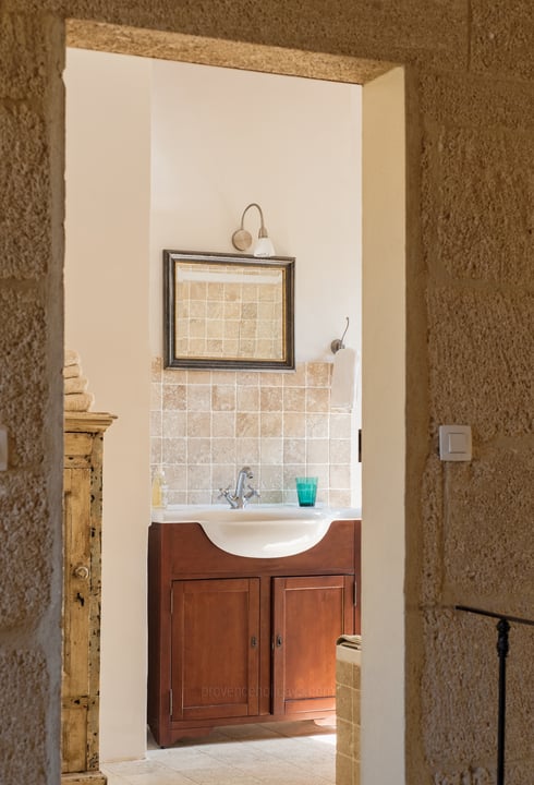 60 - Mas Pont-du-Gard: Villa: Bathroom