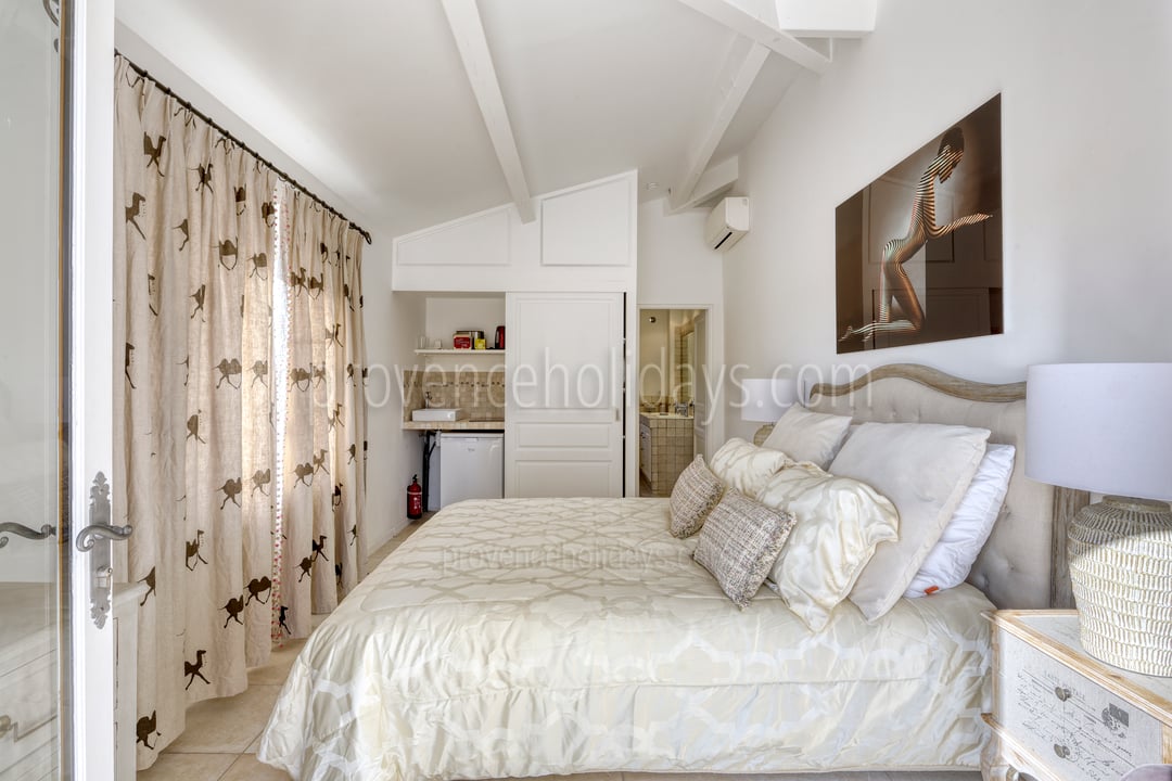 7 - Manoir de Seraphine: Villa: Bedroom