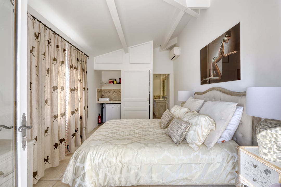 7 - Manoir de Seraphine: Villa: Bedroom